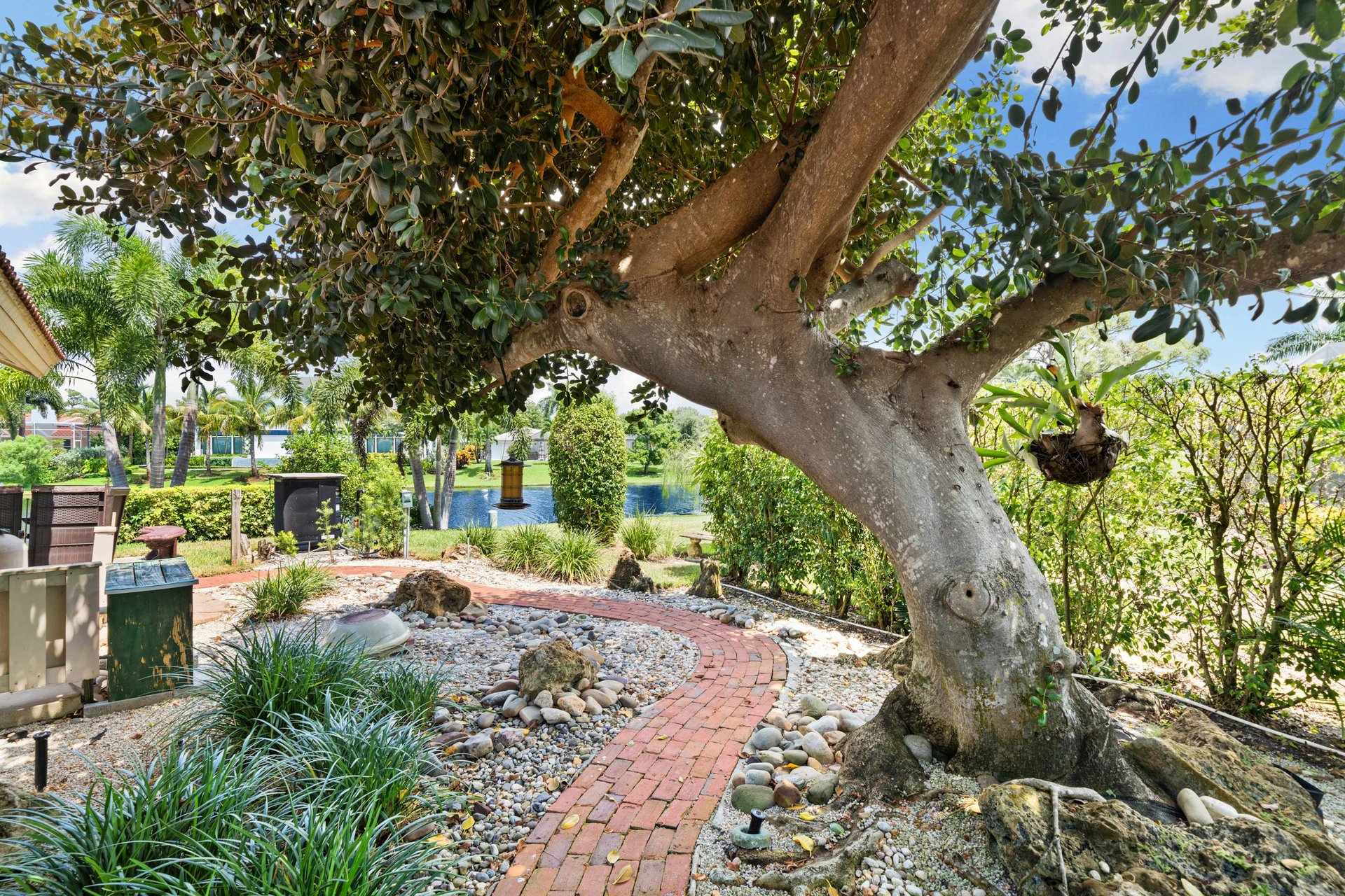 PARK SHORE