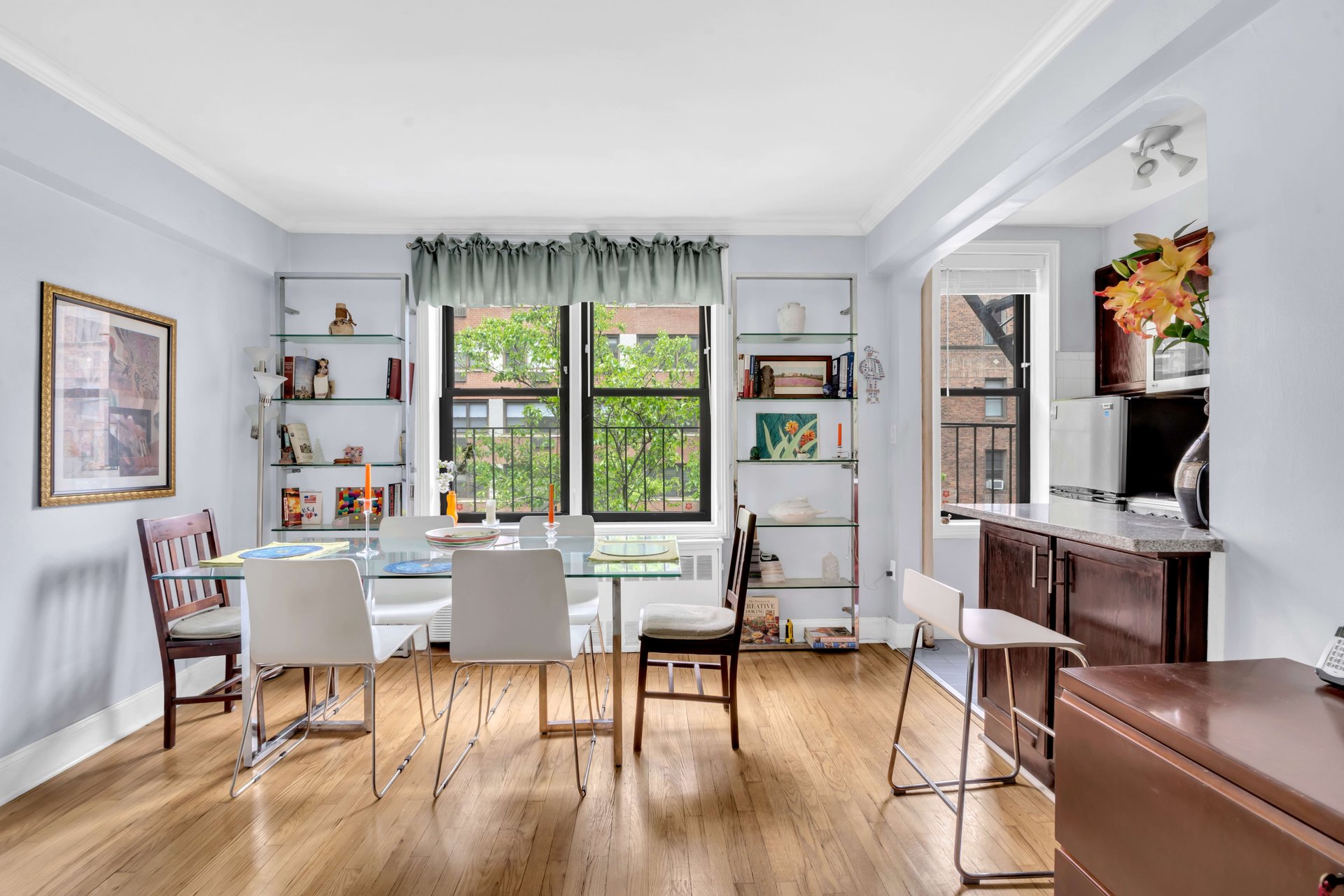 342 E 53rd St, Unit 4B