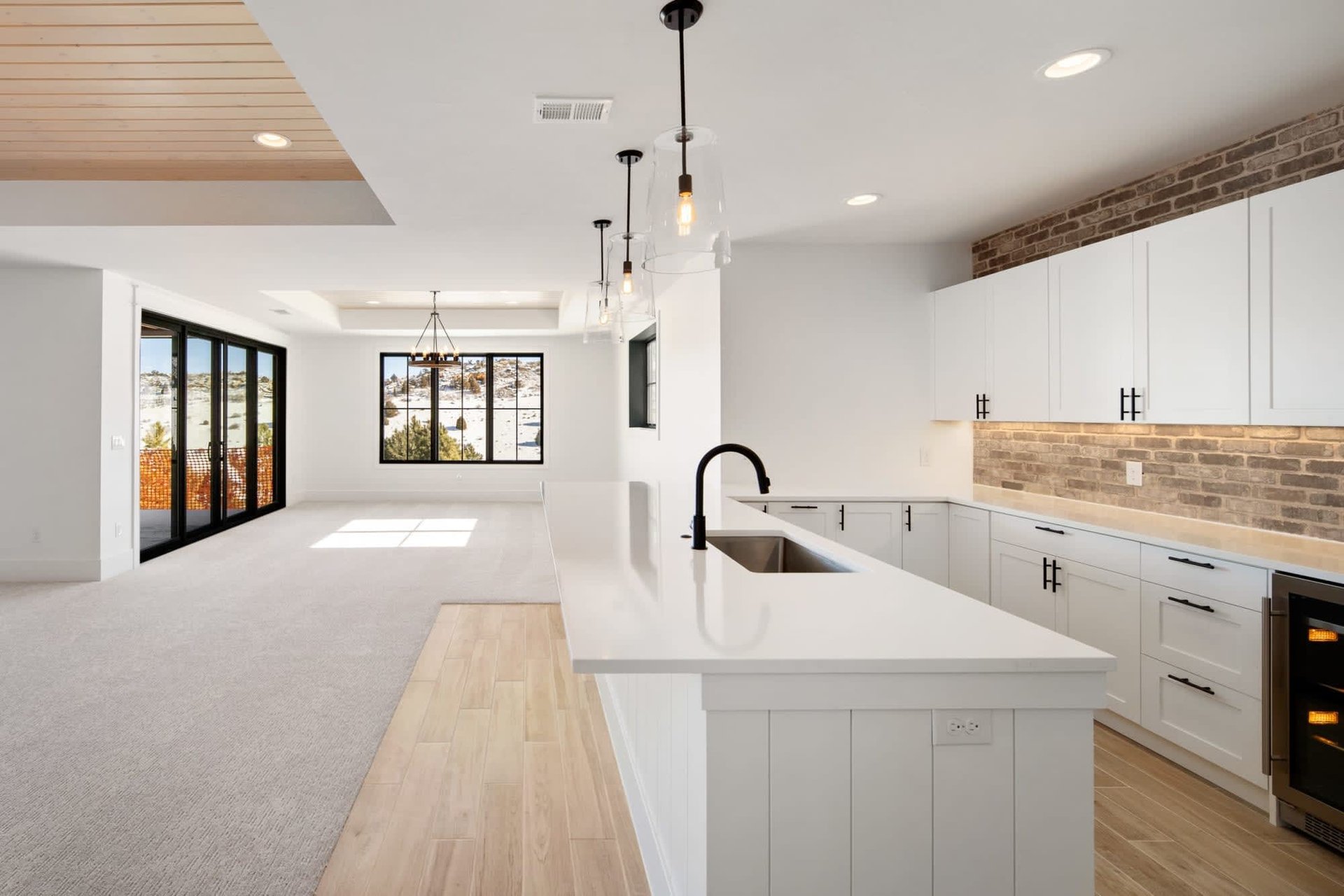 7668  Raphael Lane