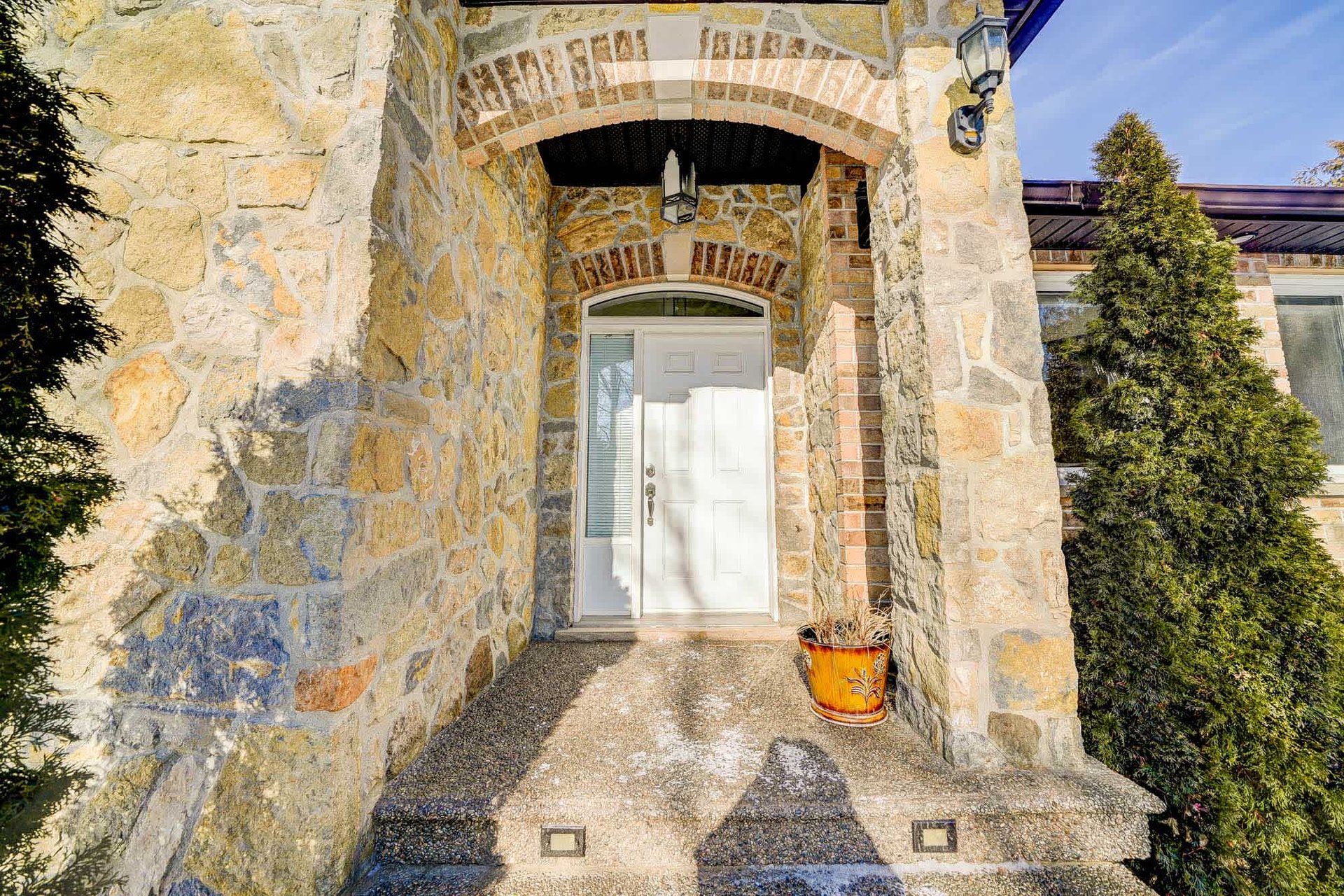 7364 Dickenson Rd E