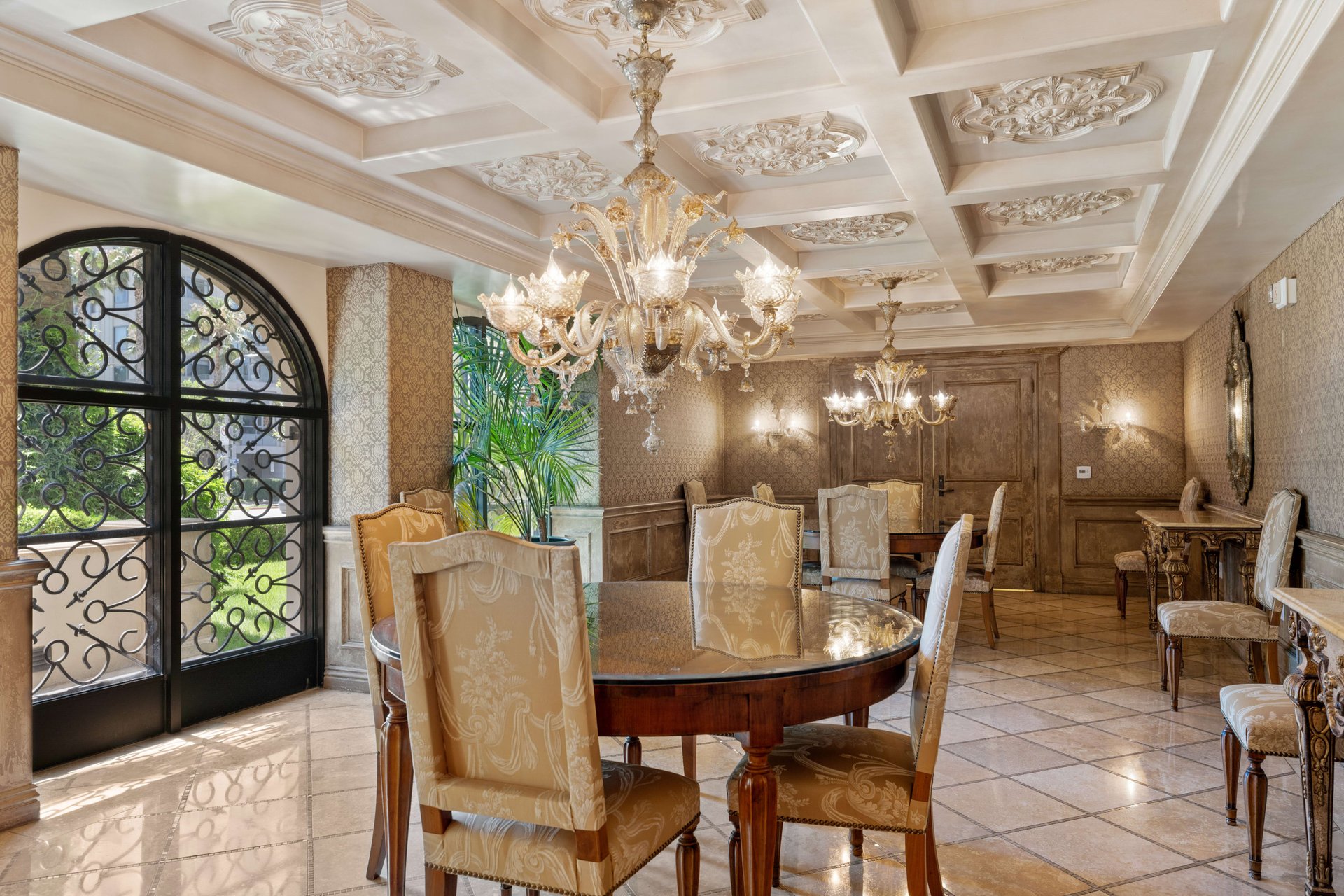 The Venezia #405, Wilshire Corridor