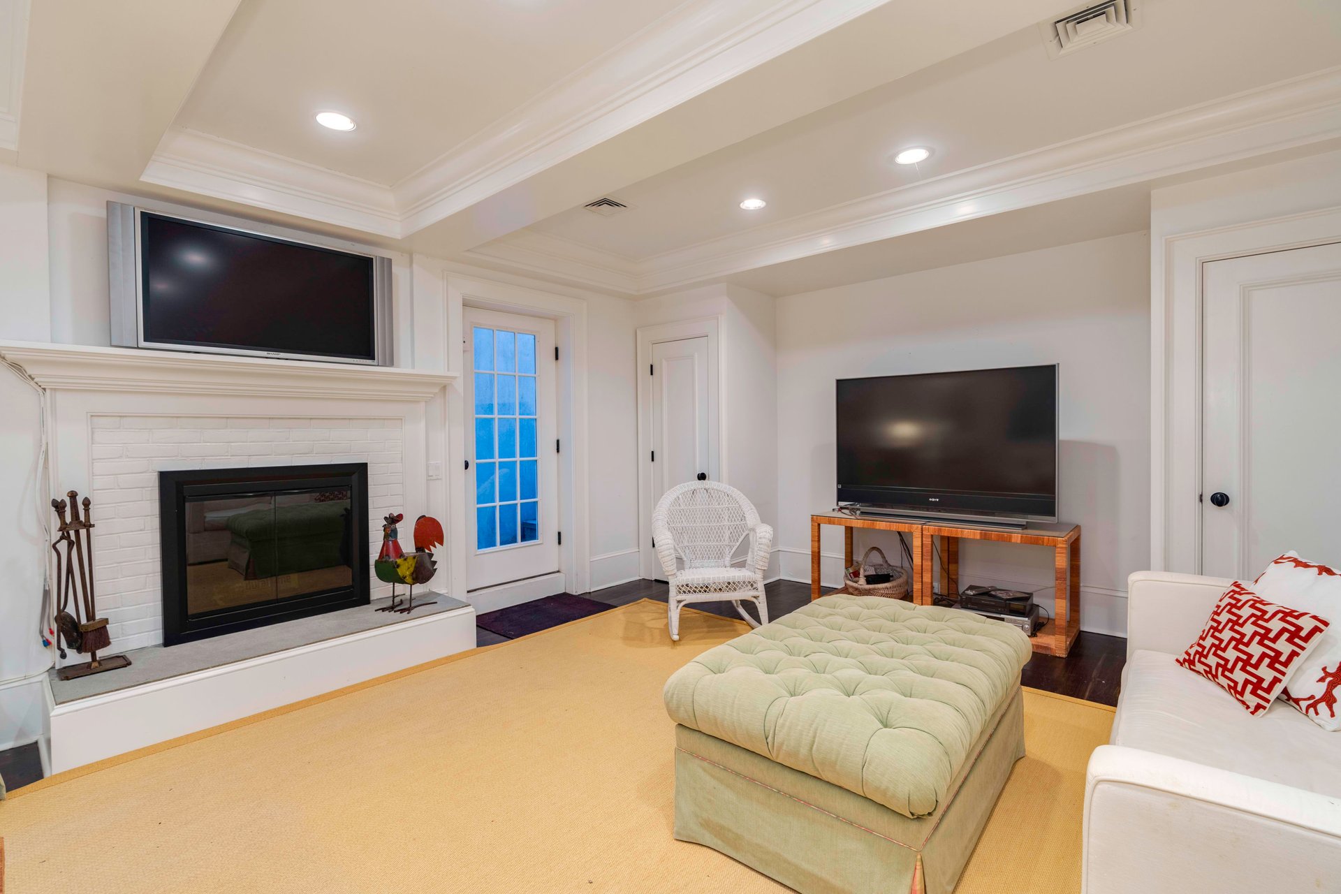 Furnished Designer Luxury Cottage in a Historic Waterfront Neighborhood