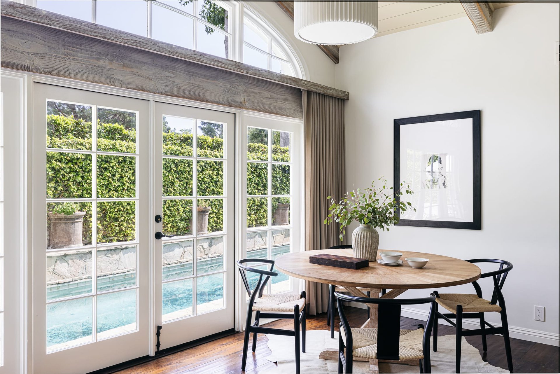 A Lovely Single Level Traditional in Hollywood Hills