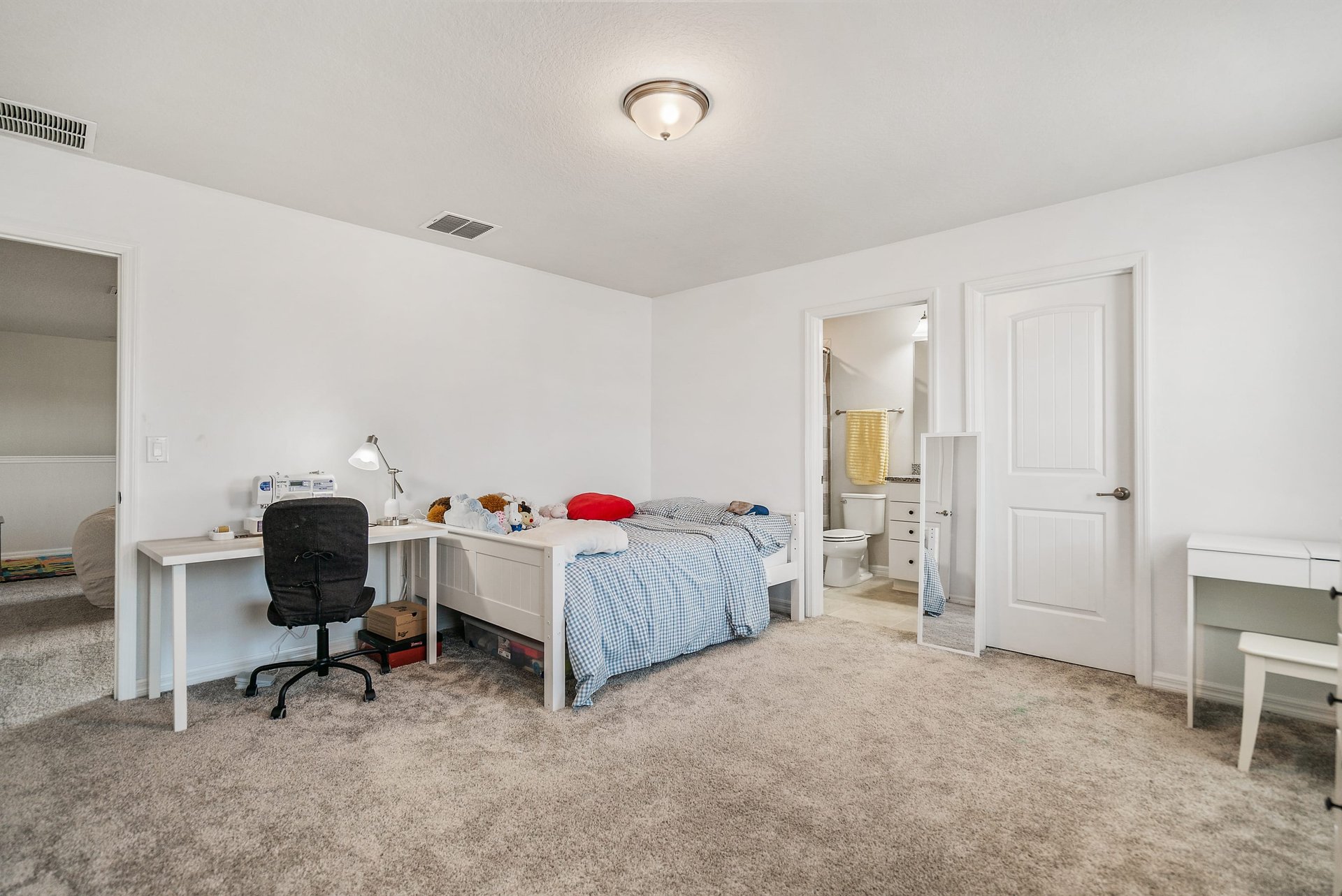 7604 POOL COMPASS LOOP 