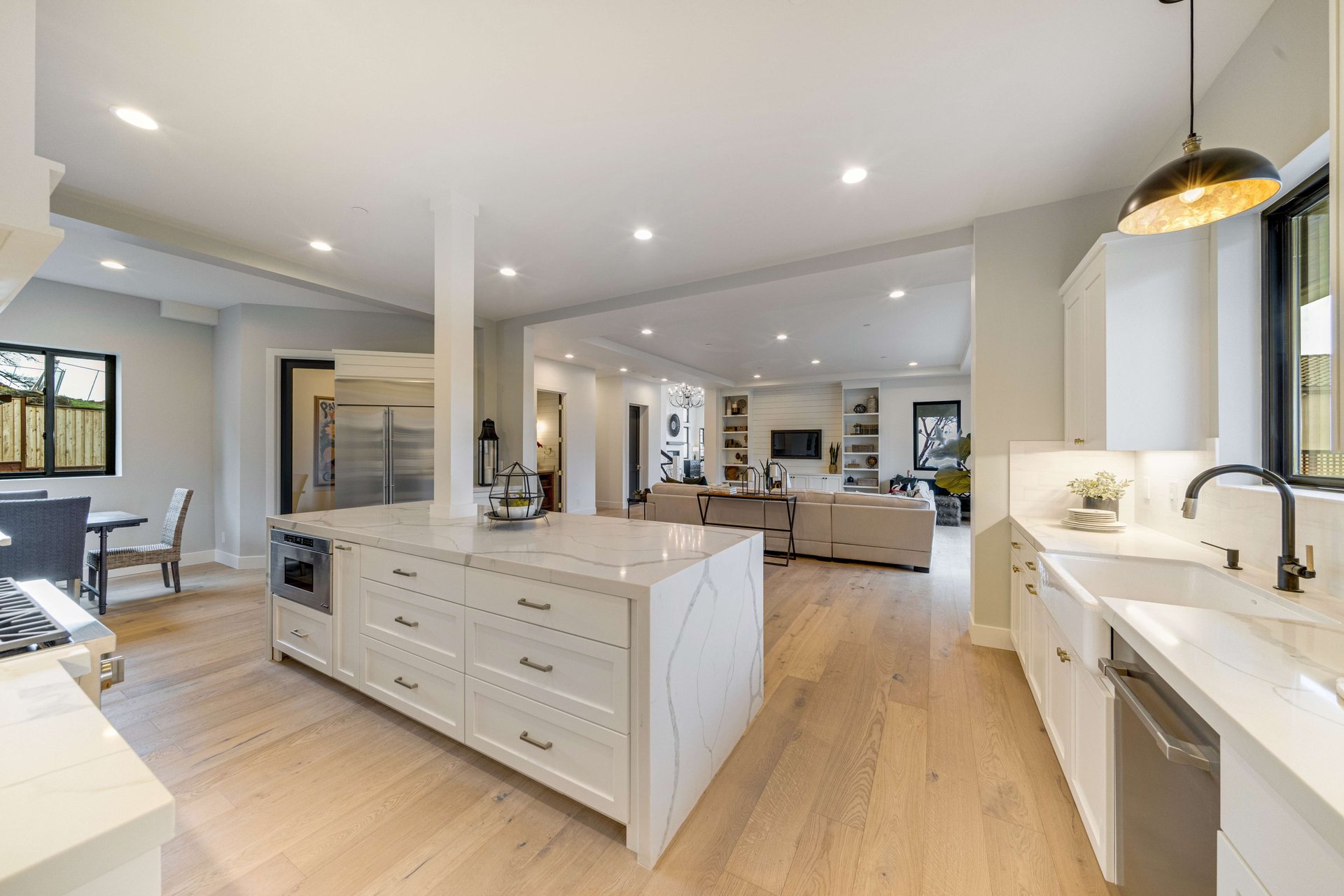 3864 Royal Manor Pl