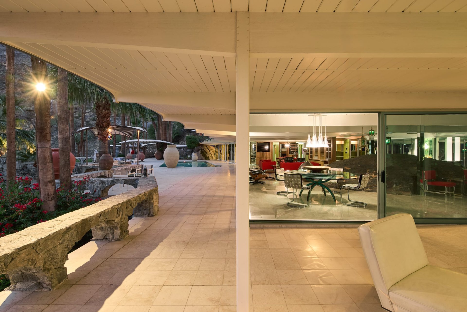 Hugh Kaptur's Bougain Villa House - Tennis Club