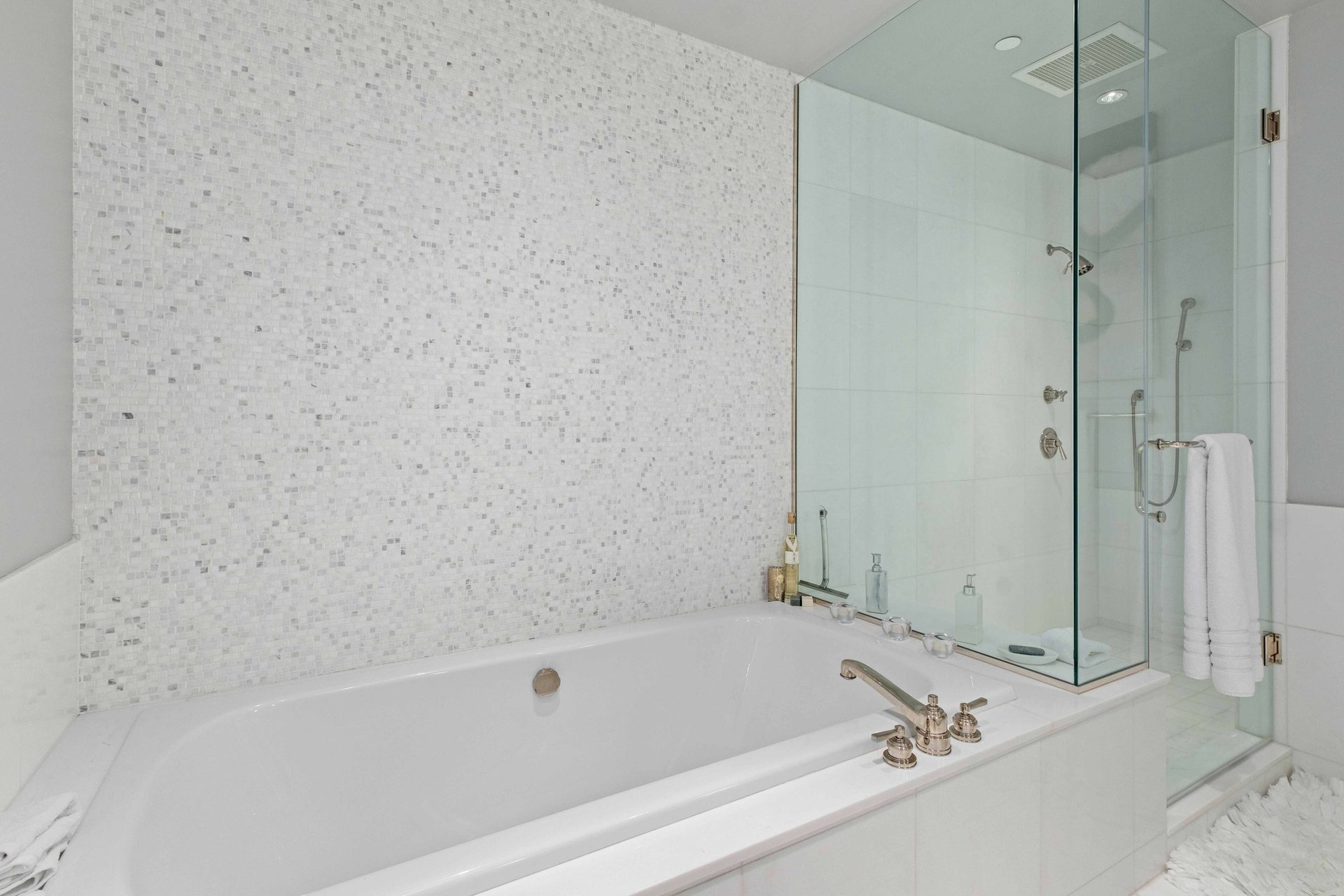 200 Congress Ave #15B