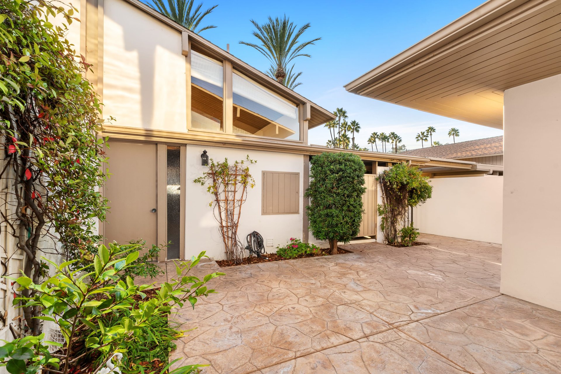 121 Via Coronado