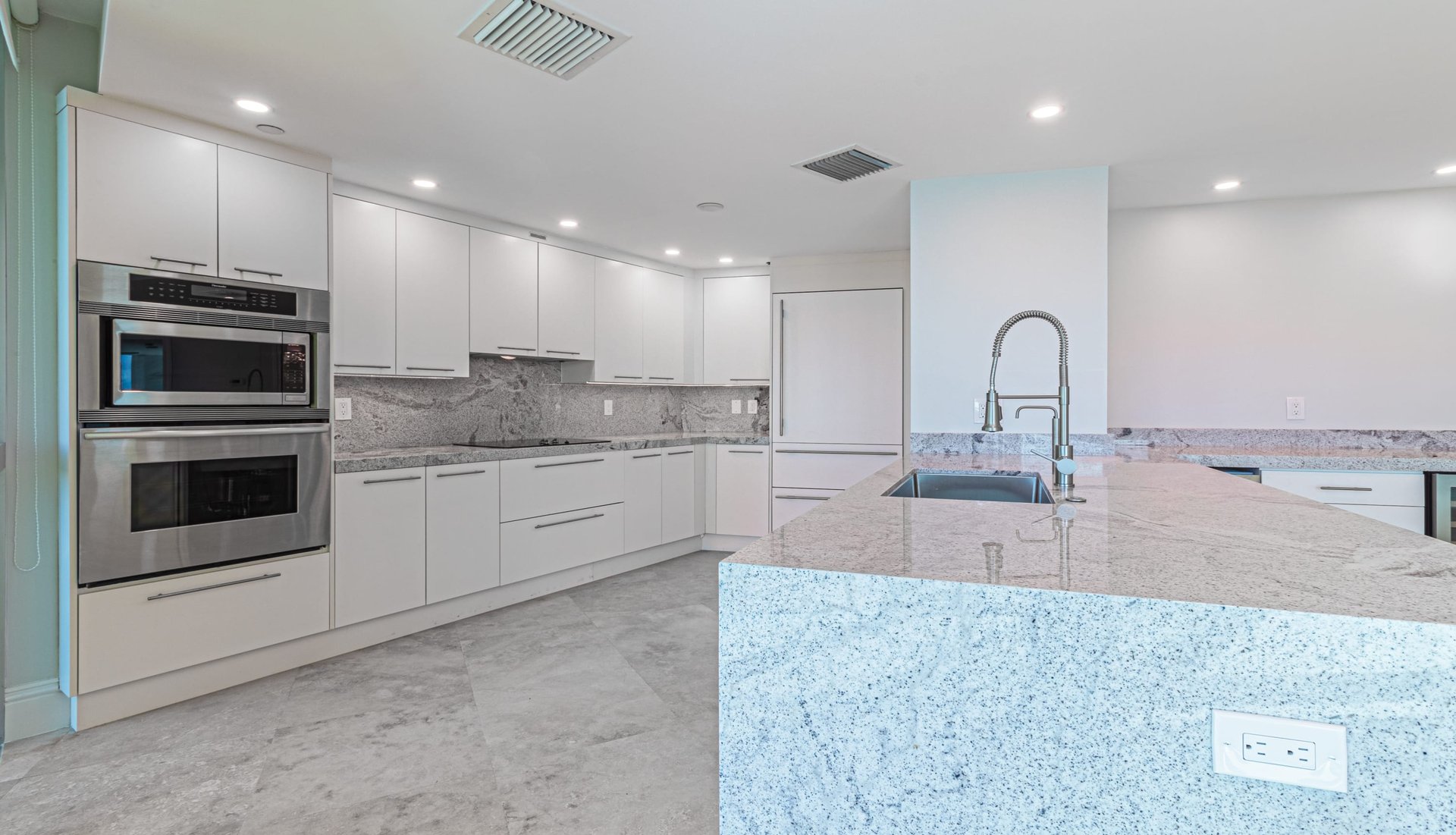 1200 Holiday Dr Unit: 705
