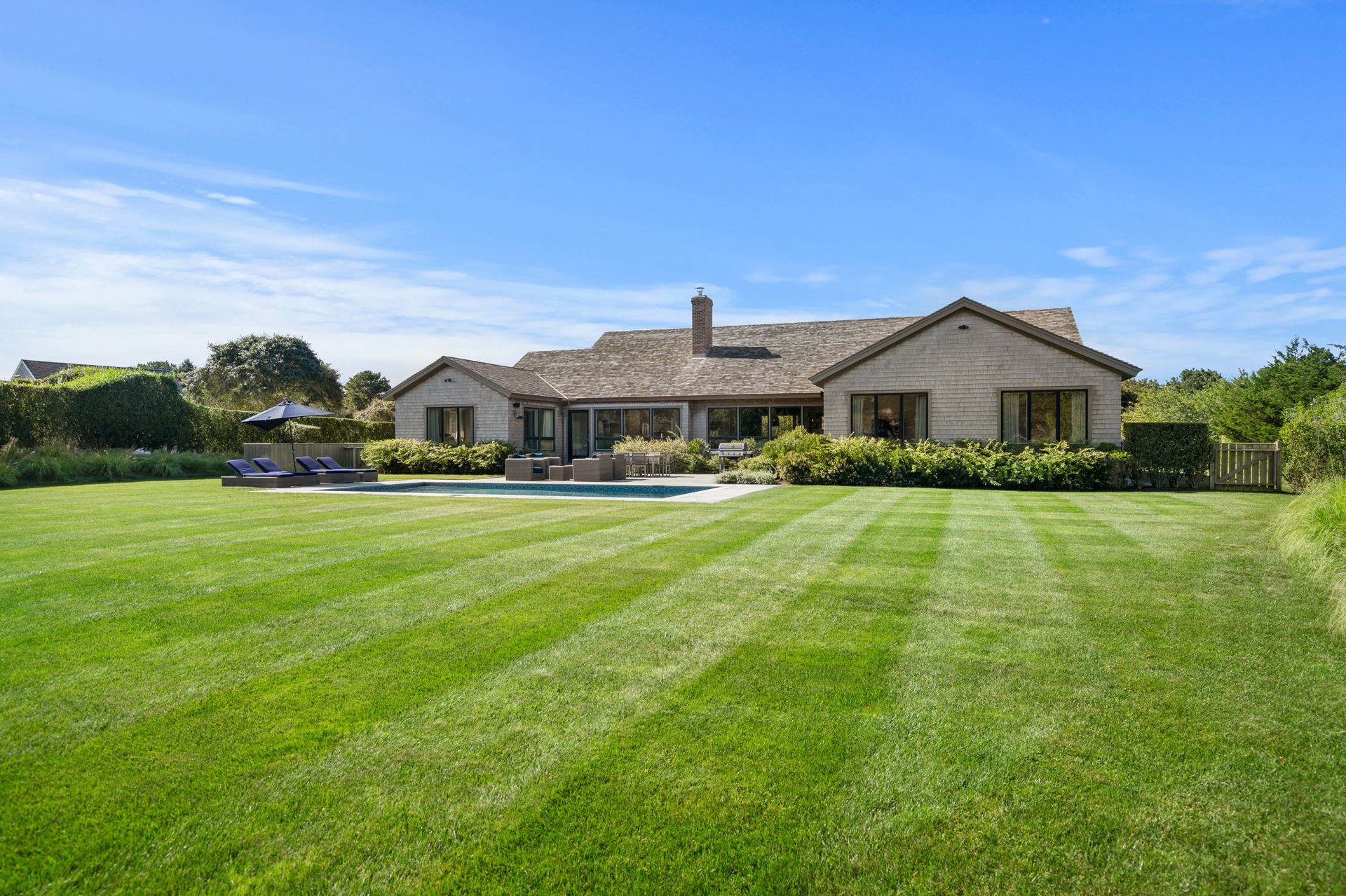 4 Moors End Ln