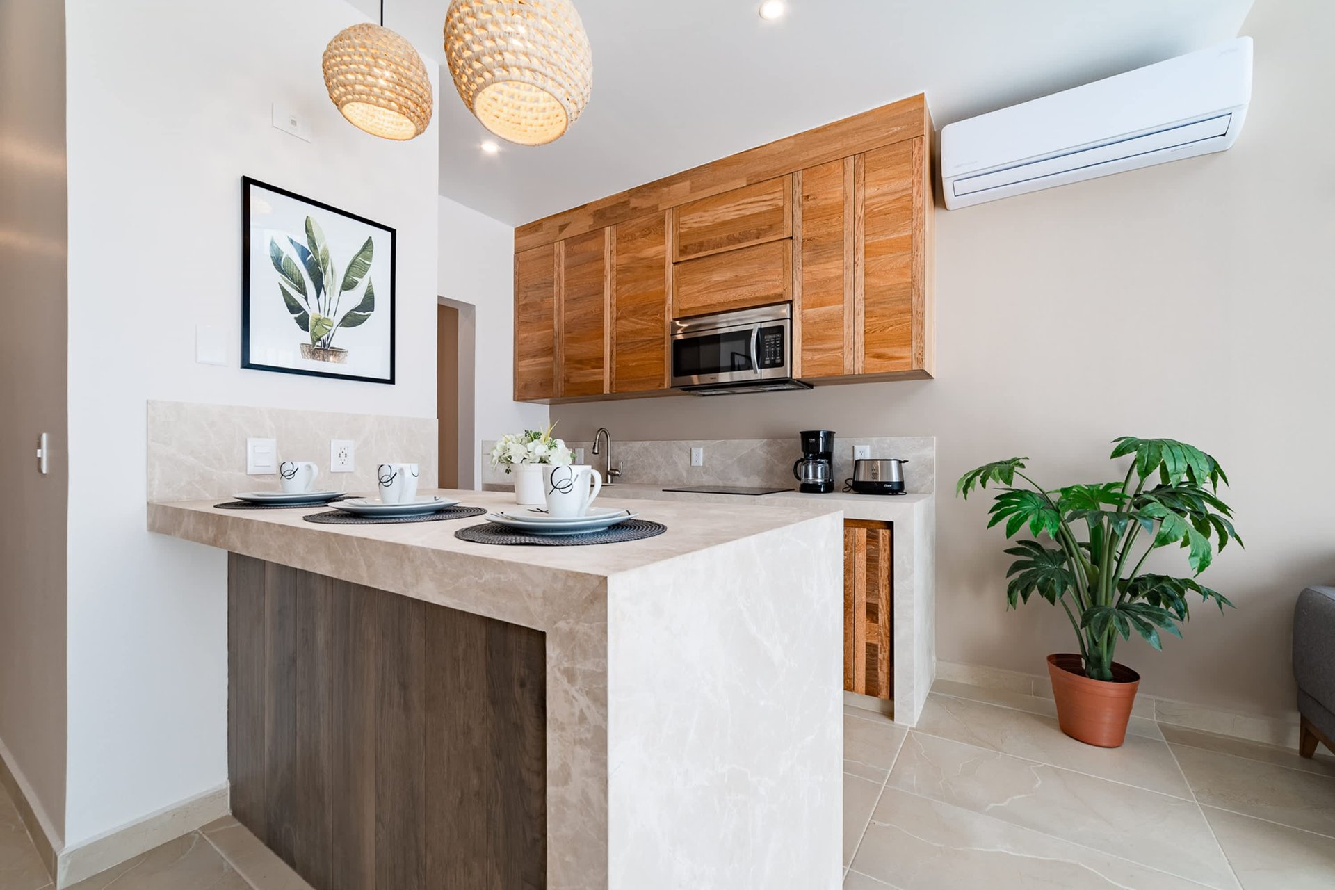 1 bedroom & 1 studio, Condo, Costta Plaza & Condos