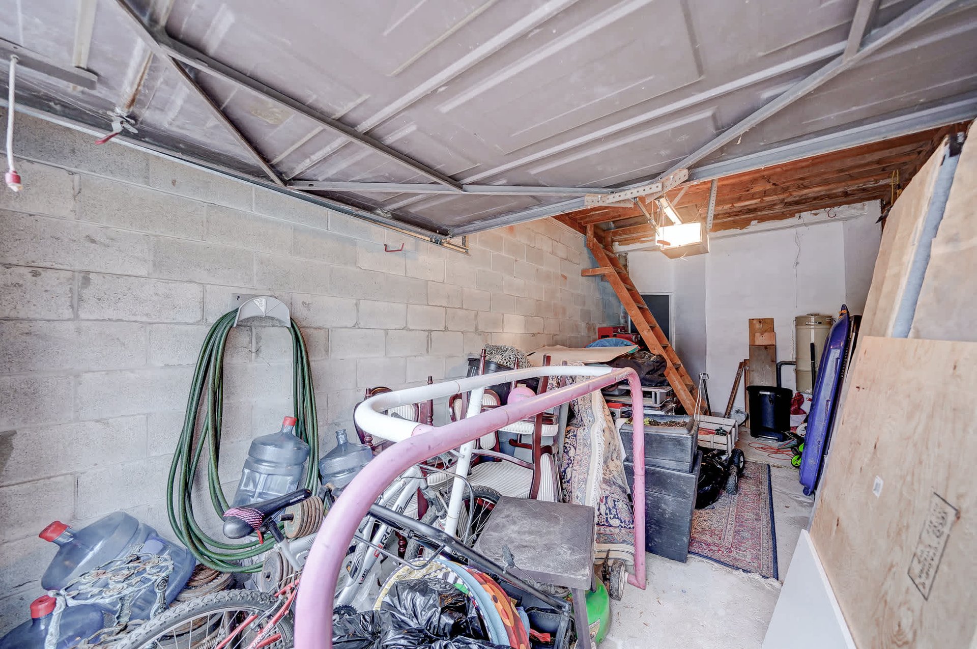 1087 Runnymead Cres