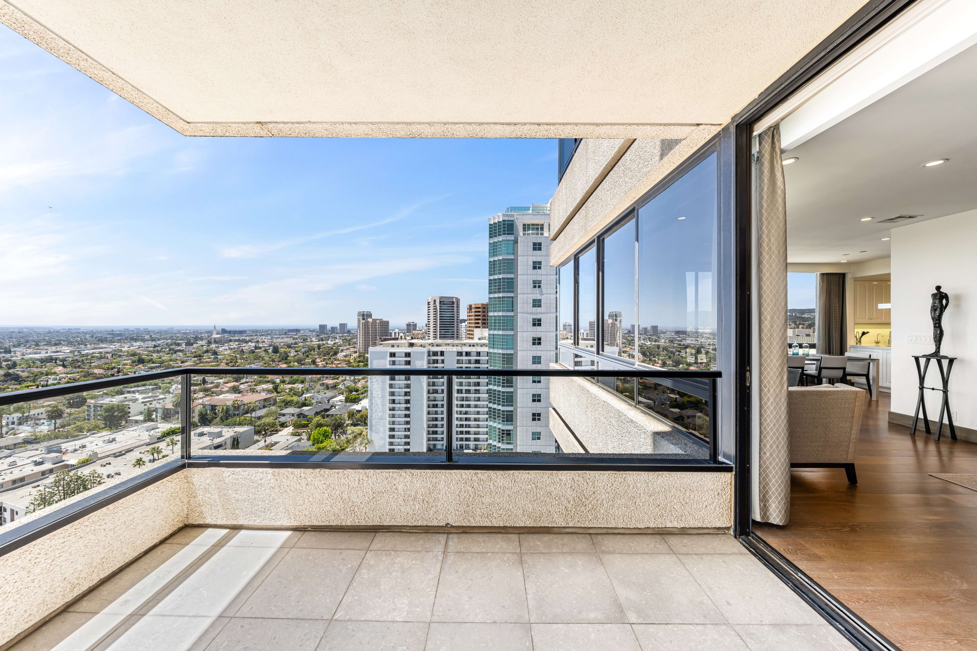 The Diplomat #1804, Wilshire Corridor