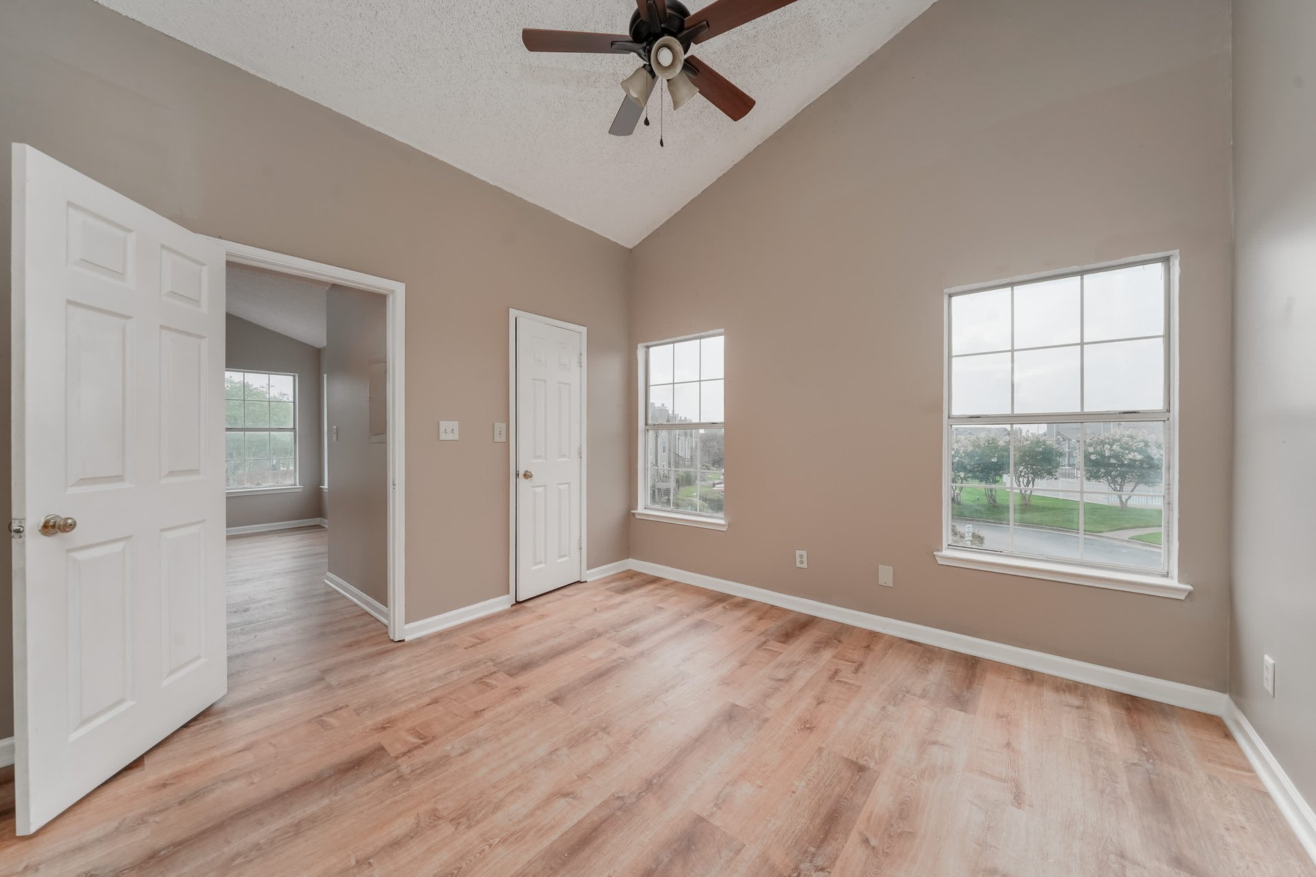 2 bedroom Condo in Madison City!!! Madison Towne Centre Community!