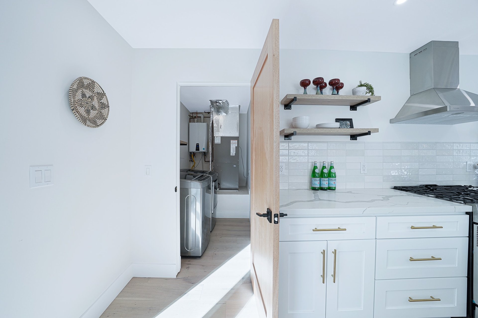 Immaculate & Turnkey Contemporary Home in Hollywood Hills