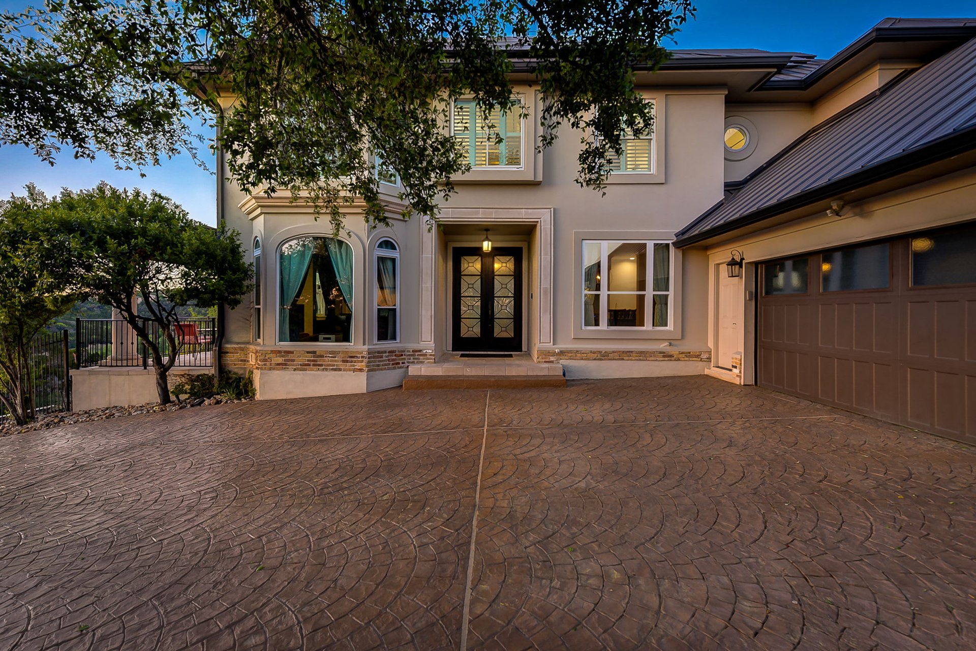 Hill Country Paradise: Luxurious 4/3 Home with Heated Pool/Spa and Spectacular Sunset Views in River Place!