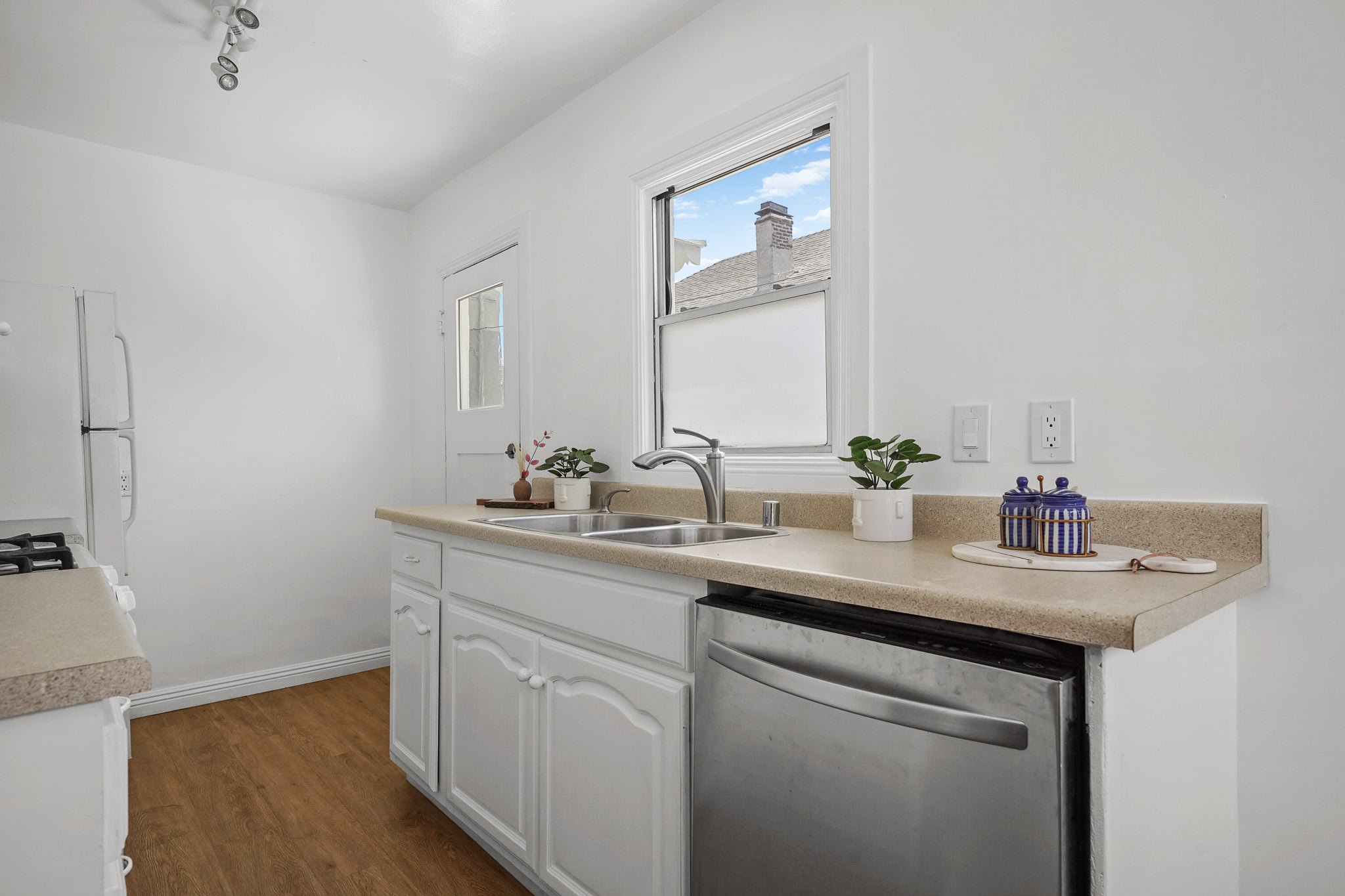 Rare Newer Renovated Duplex (2 on a Lot) in Mid-City
