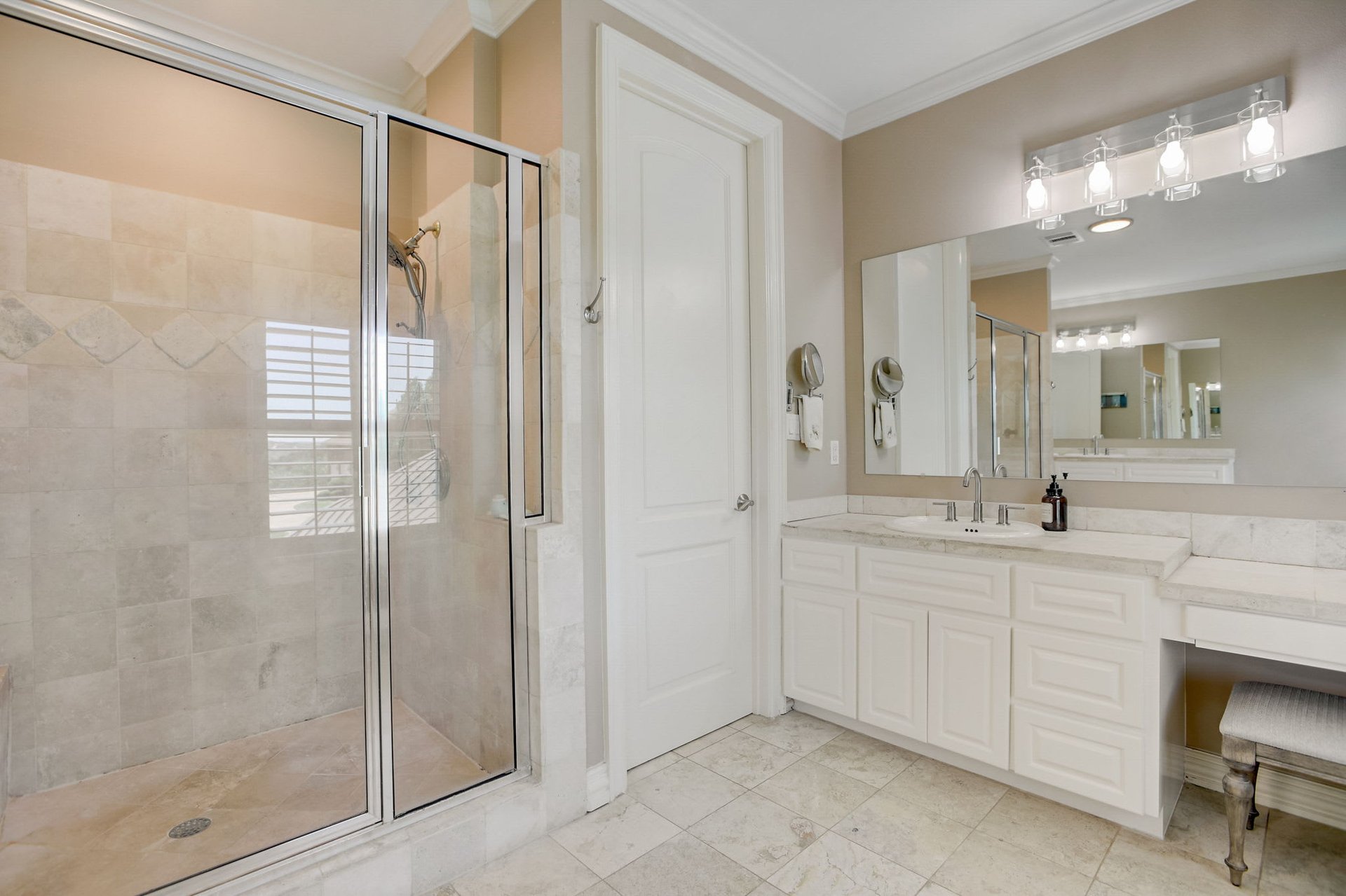 Hill Country Paradise: Luxurious 4/3 Home with Heated Pool/Spa and Spectacular Sunset Views in River Place!