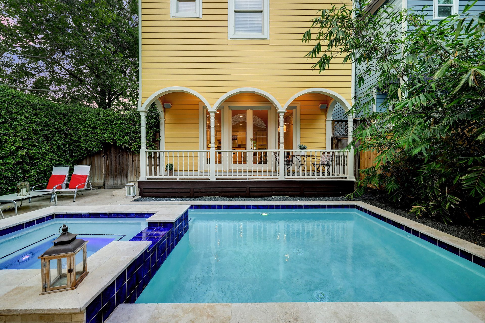 450 W 21st St