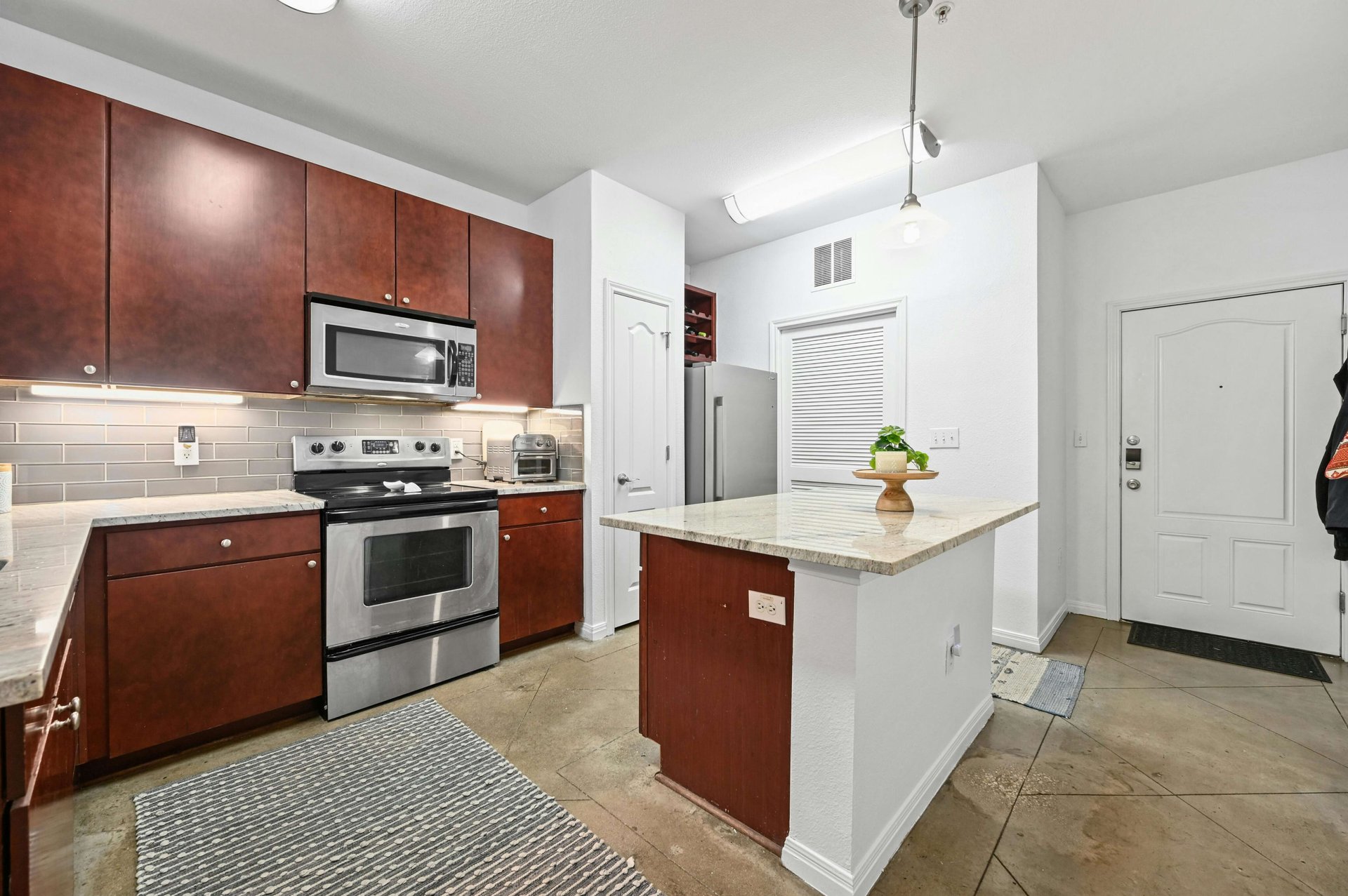 2505 San Gabriel Street #207