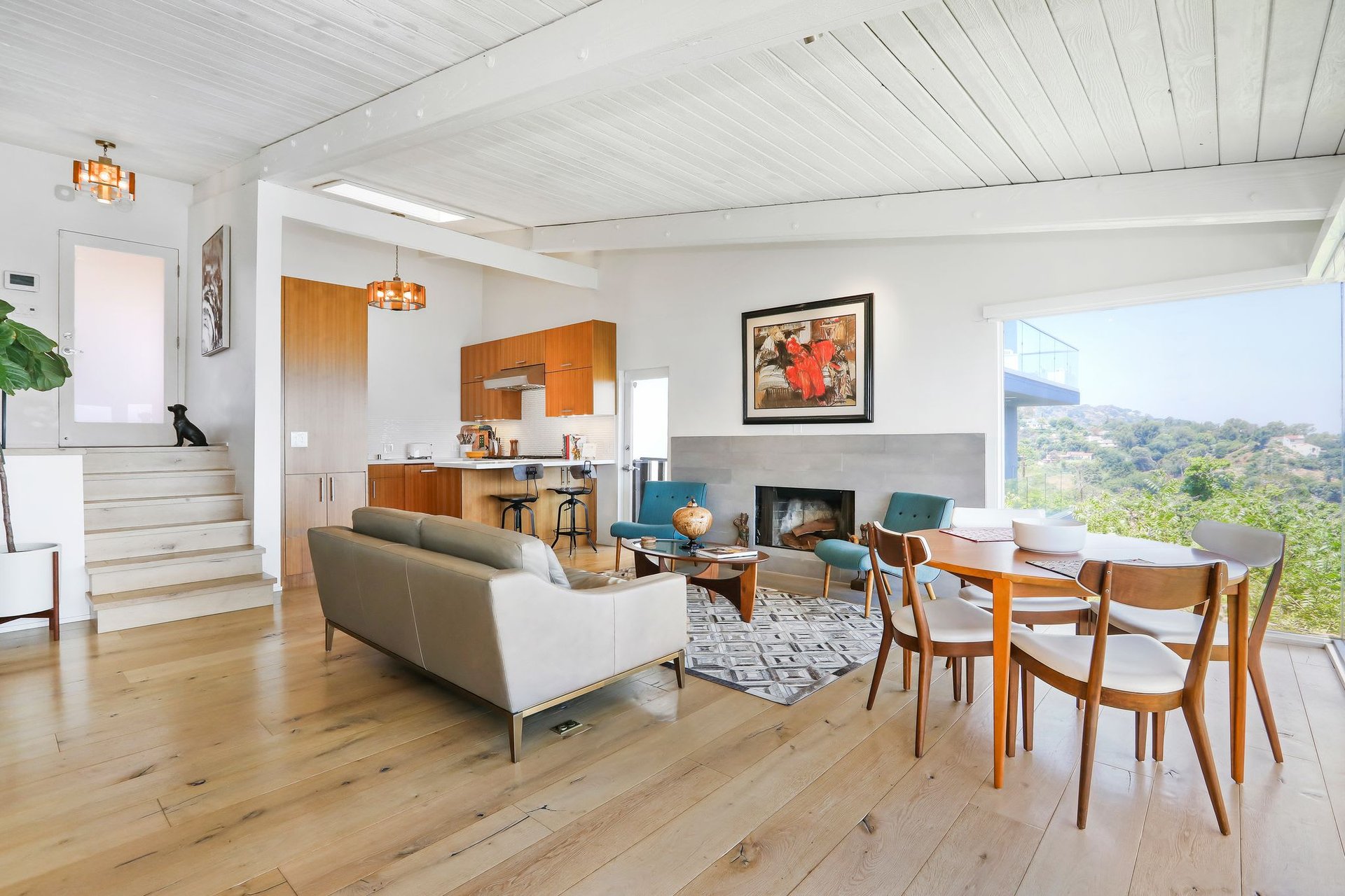  7185 Pacific View Dr