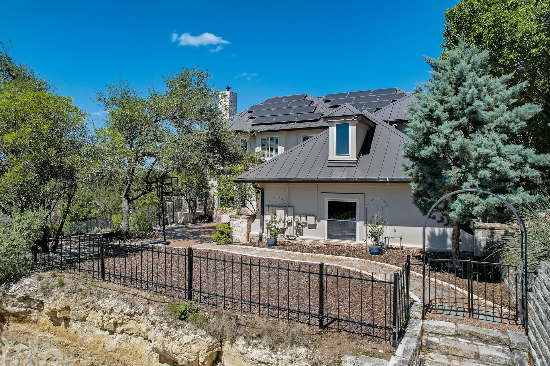 Hill Country Paradise: Luxurious 4/3 Home with Heated Pool/Spa and Spectacular Sunset Views in River Place!