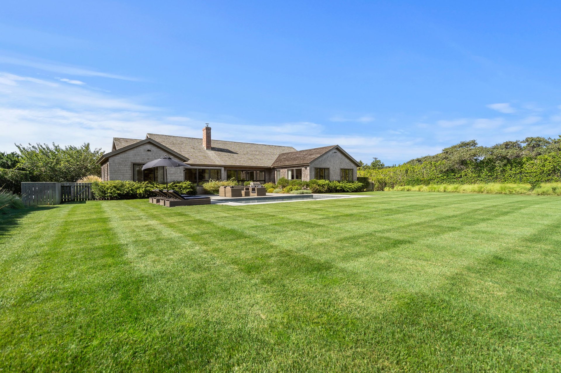 4 Moors End Ln