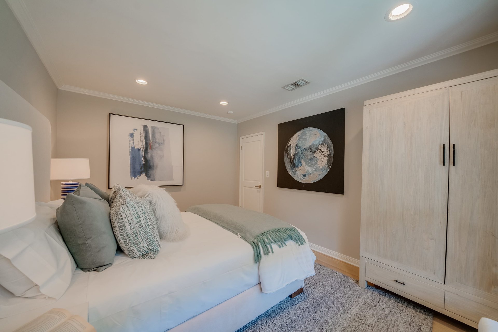 A Hampton's Vibe Traditional Home in Studio City 
