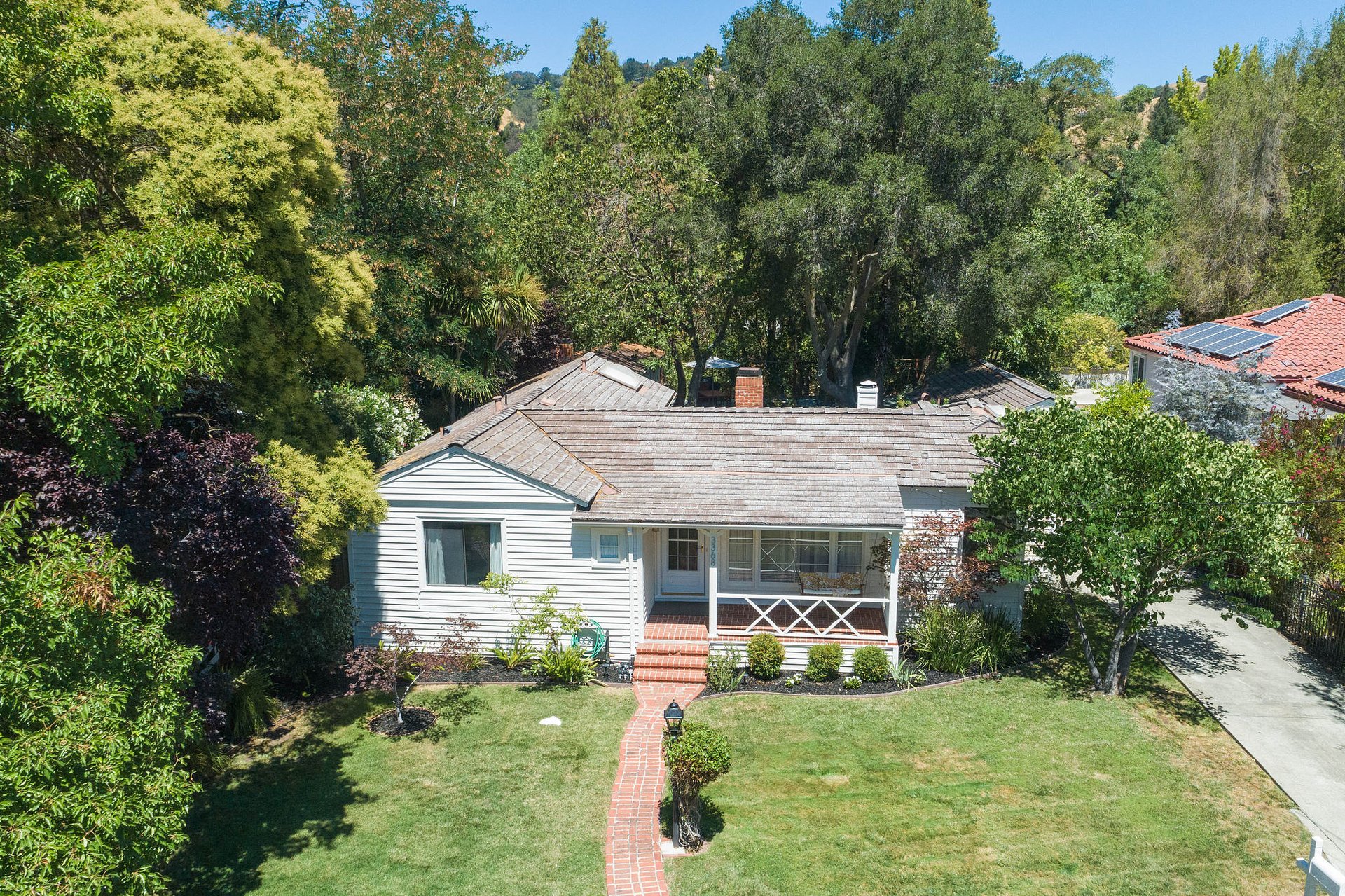 3368 Victoria Ave