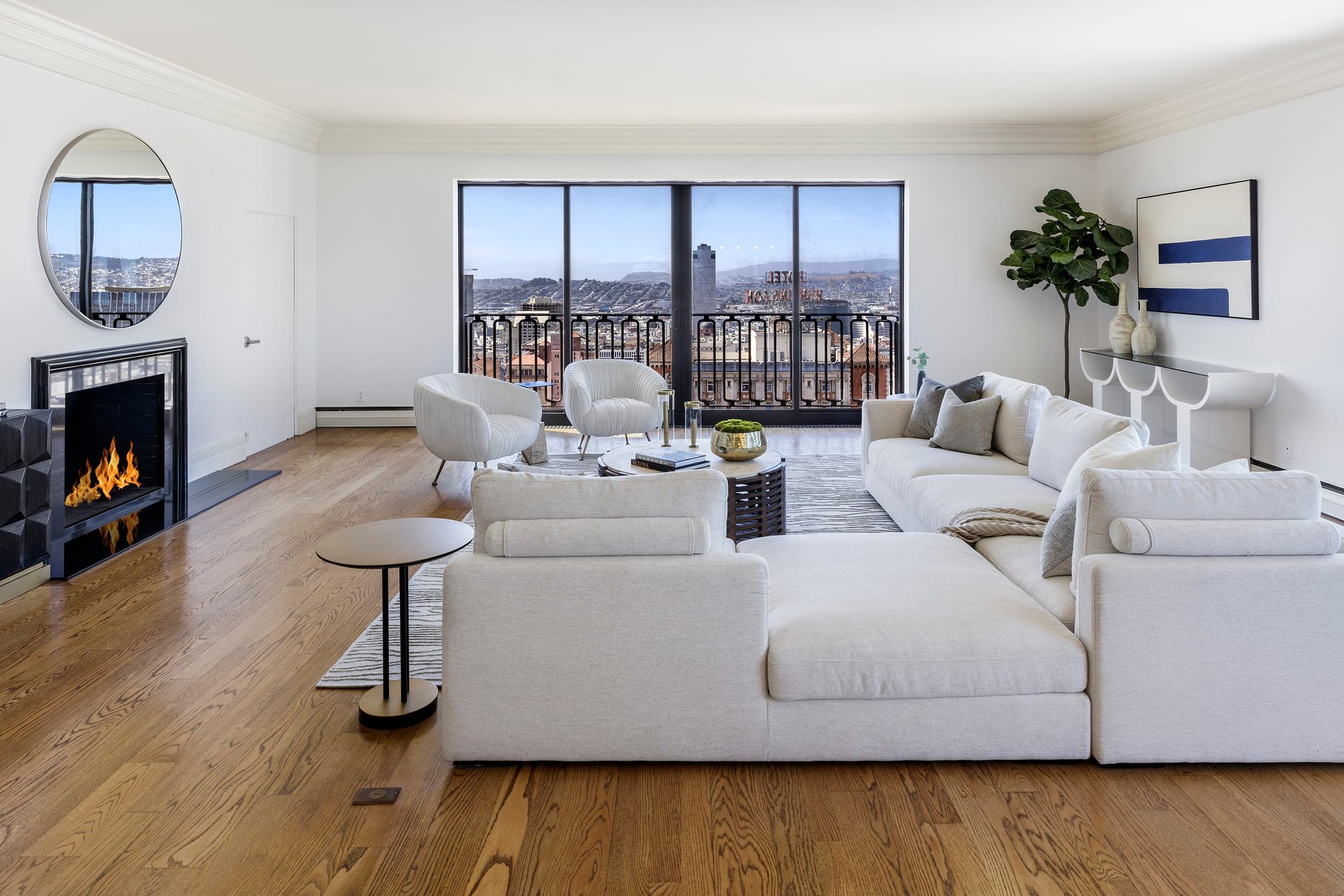 2,027 SqFt Corner View Condo On Nob Hill