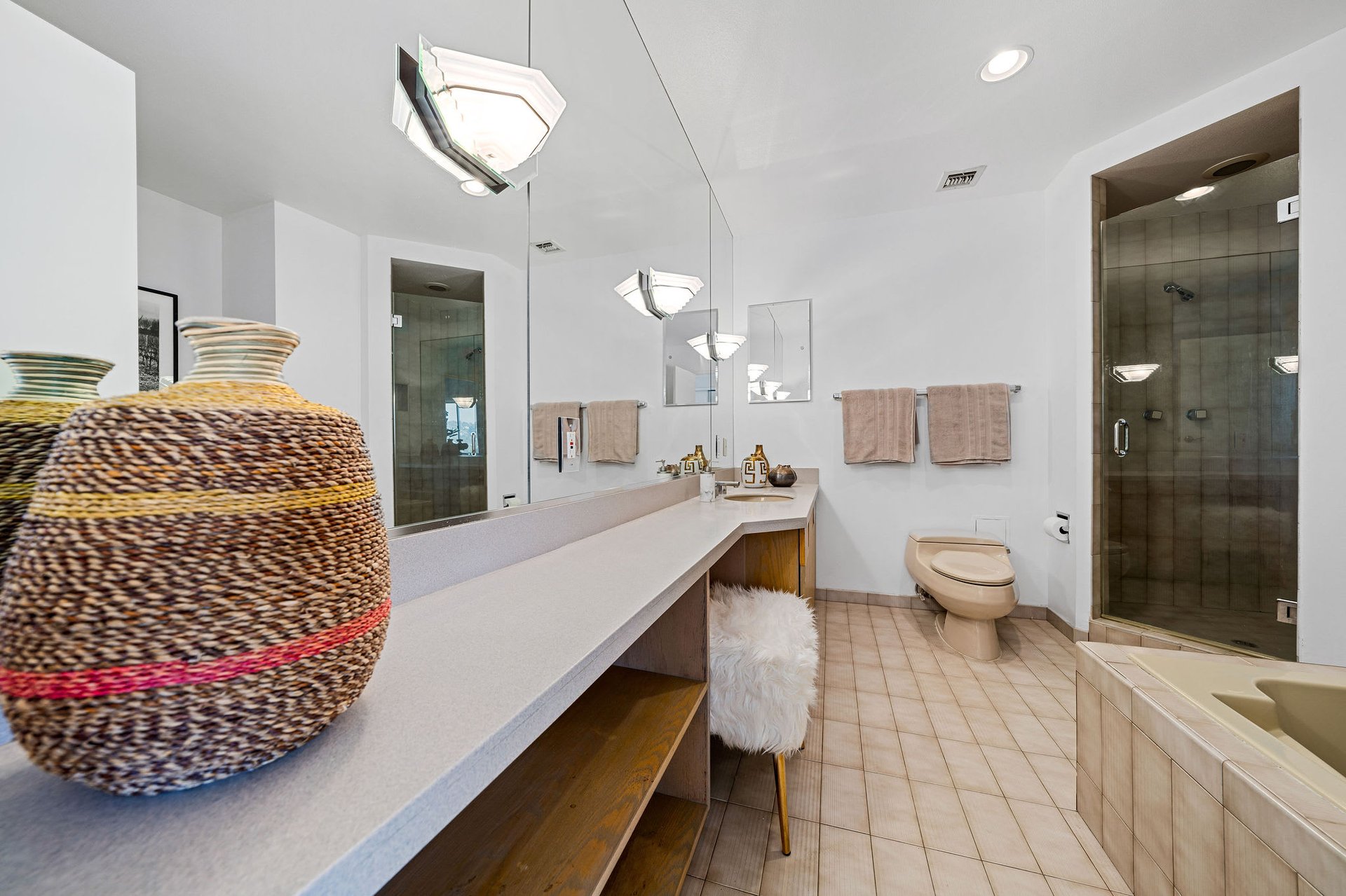 The Comstock #PHA, Wilshire Corridor