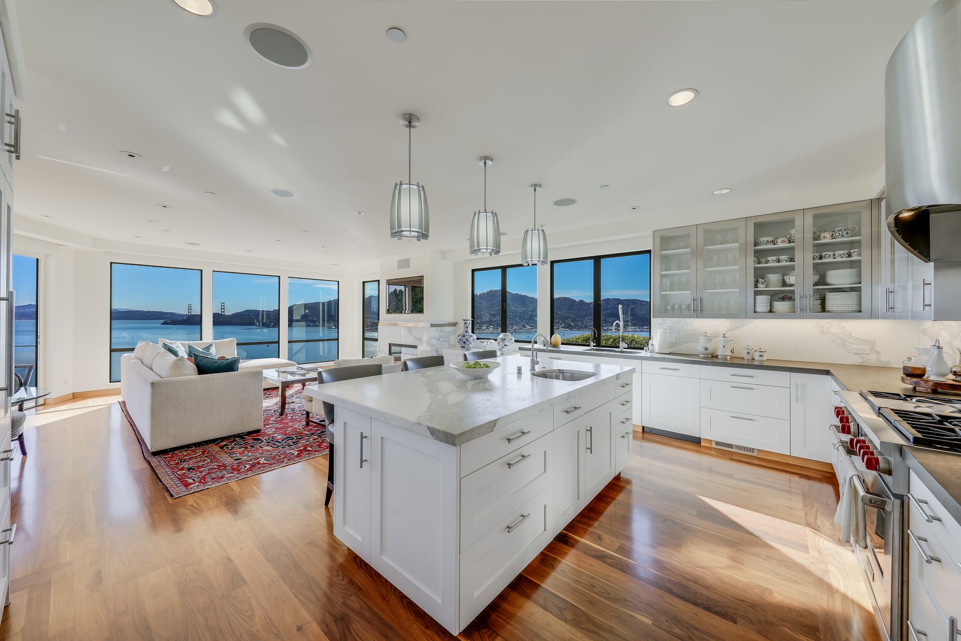 Phenomenal Luxury Residence with Sweeping Views Across the Bay