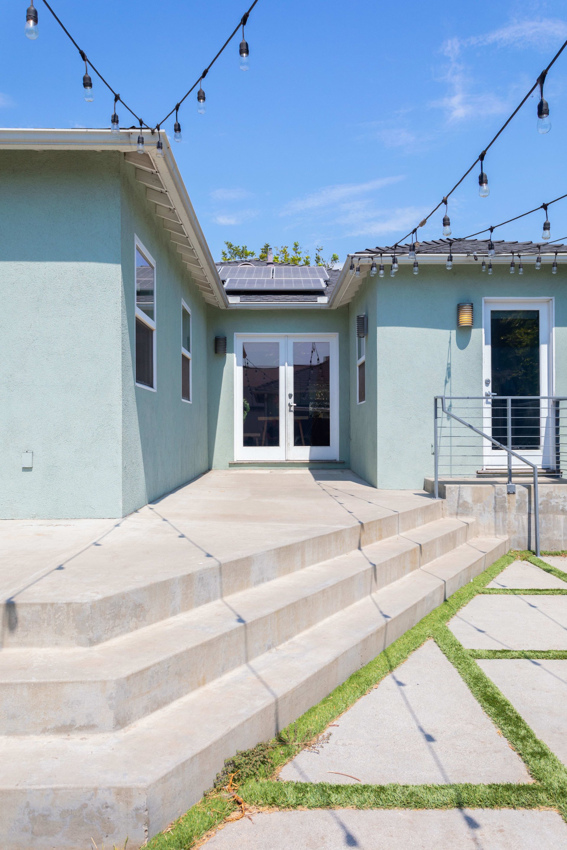 Tranquil Light-Soaked Artist’s Home in Mar Vista