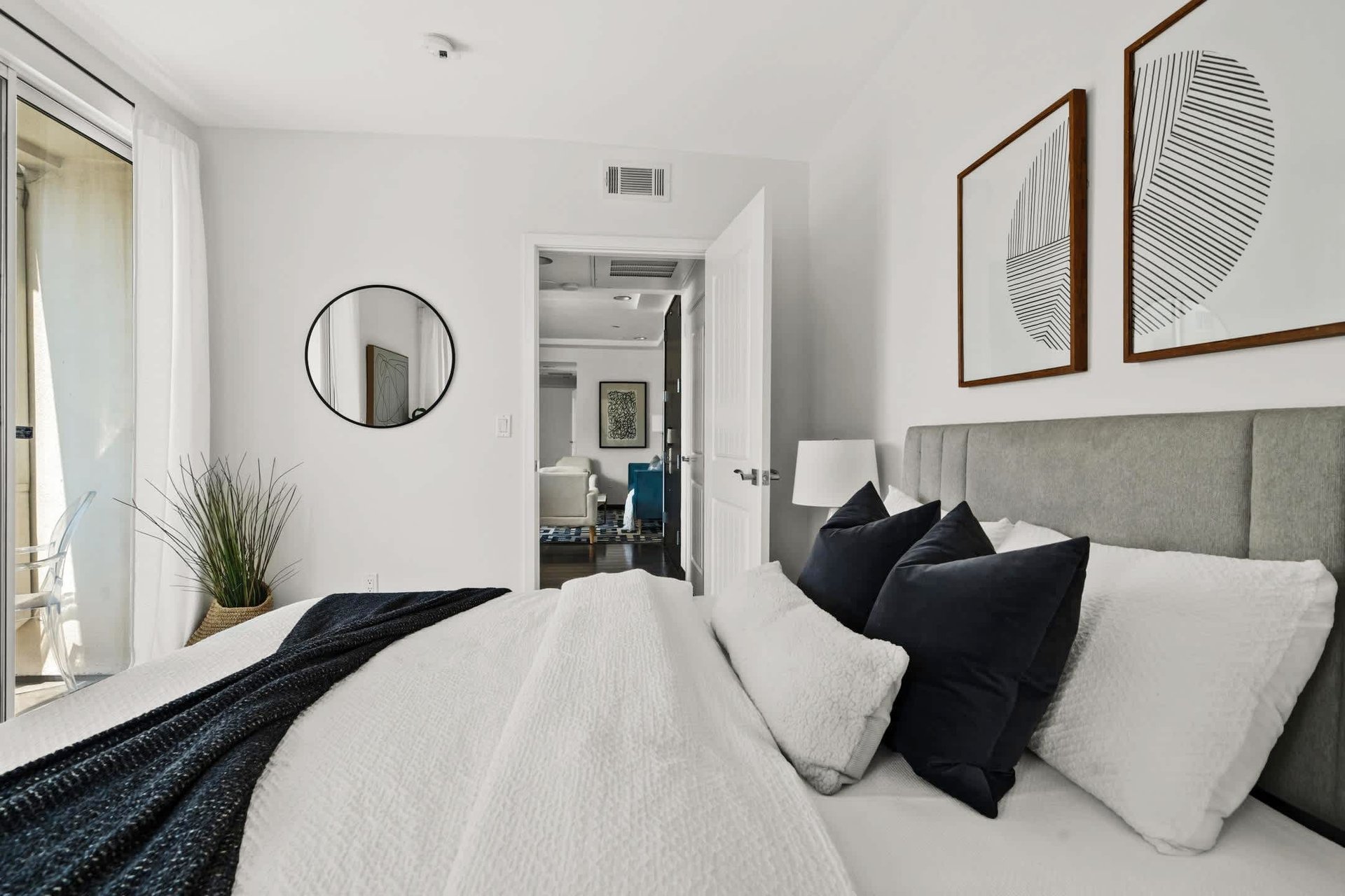 Stylish Turnkey Unit in Prime Miracle Mile