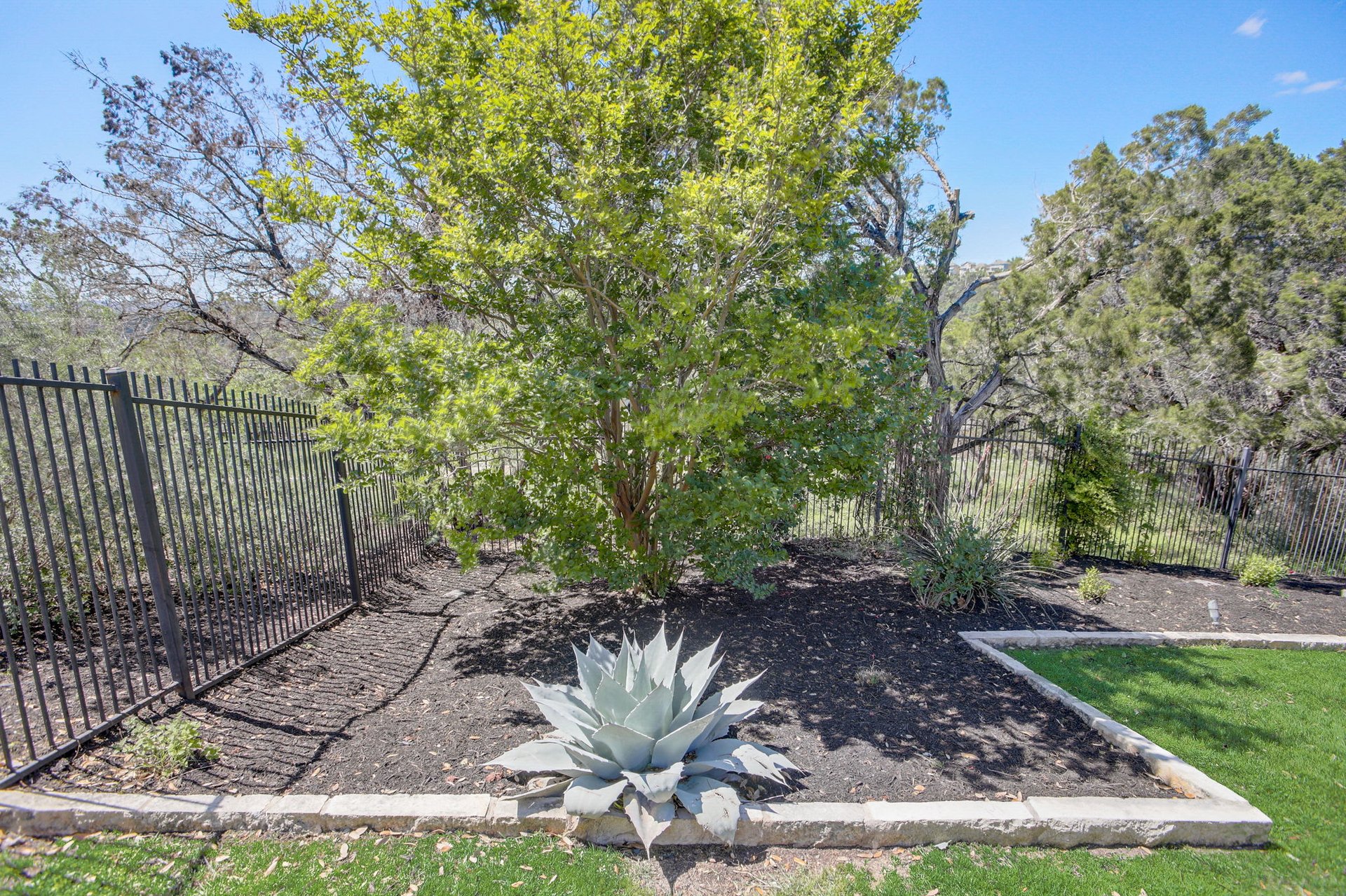 Hill Country Paradise: Luxurious 4/3 Home with Heated Pool/Spa and Spectacular Sunset Views in River Place!