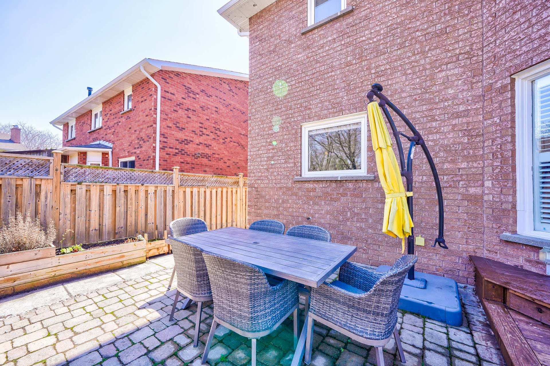 1237 Old Colony Rd