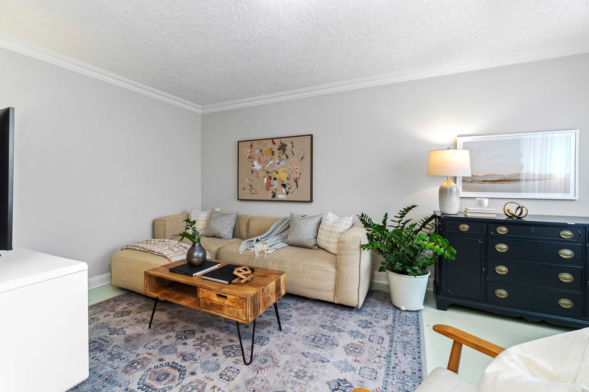 1577 Kenmuir Avenue