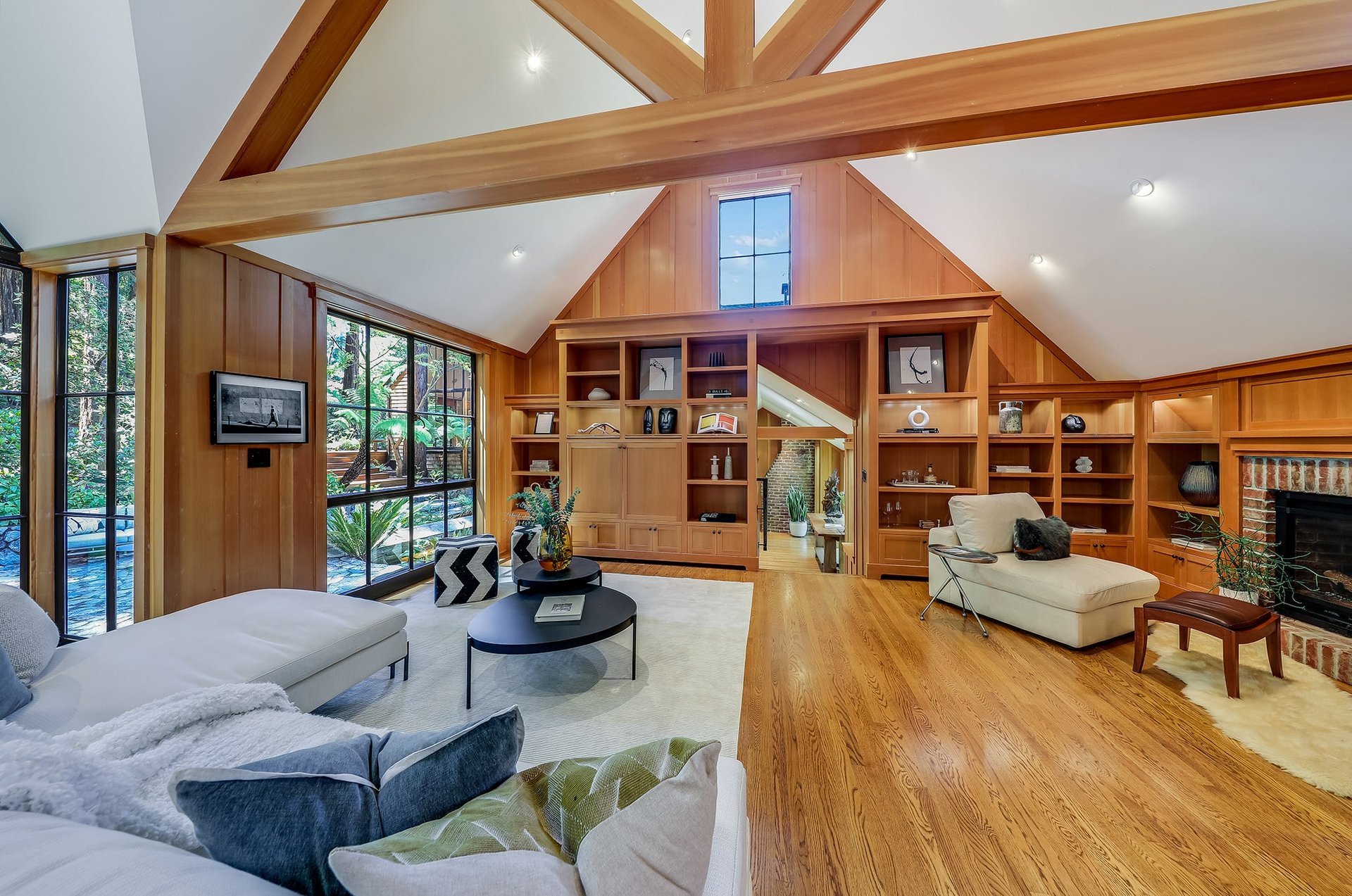 16 Woodside Way