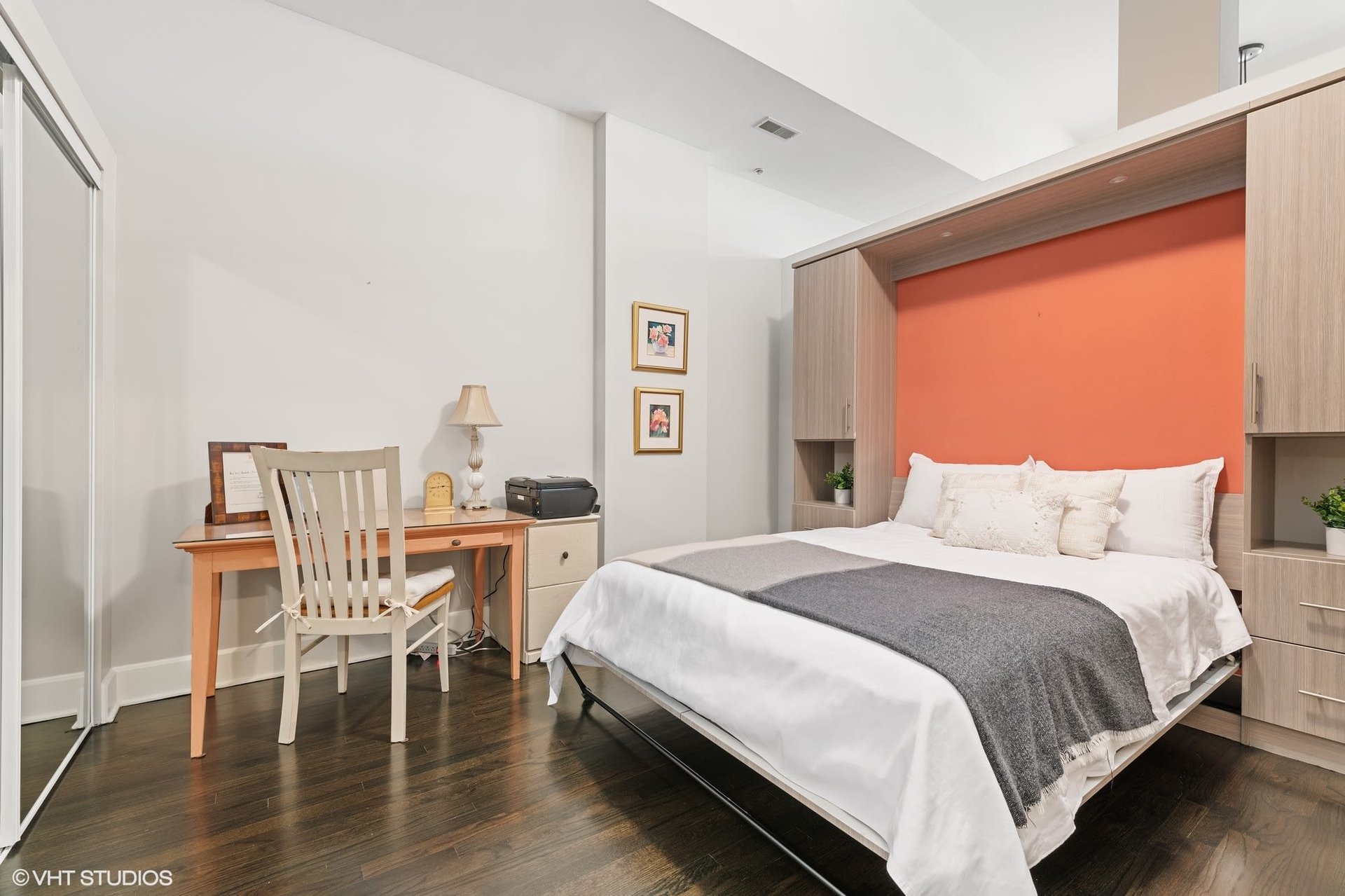 165 N Canal Street Unit: 1527-1528