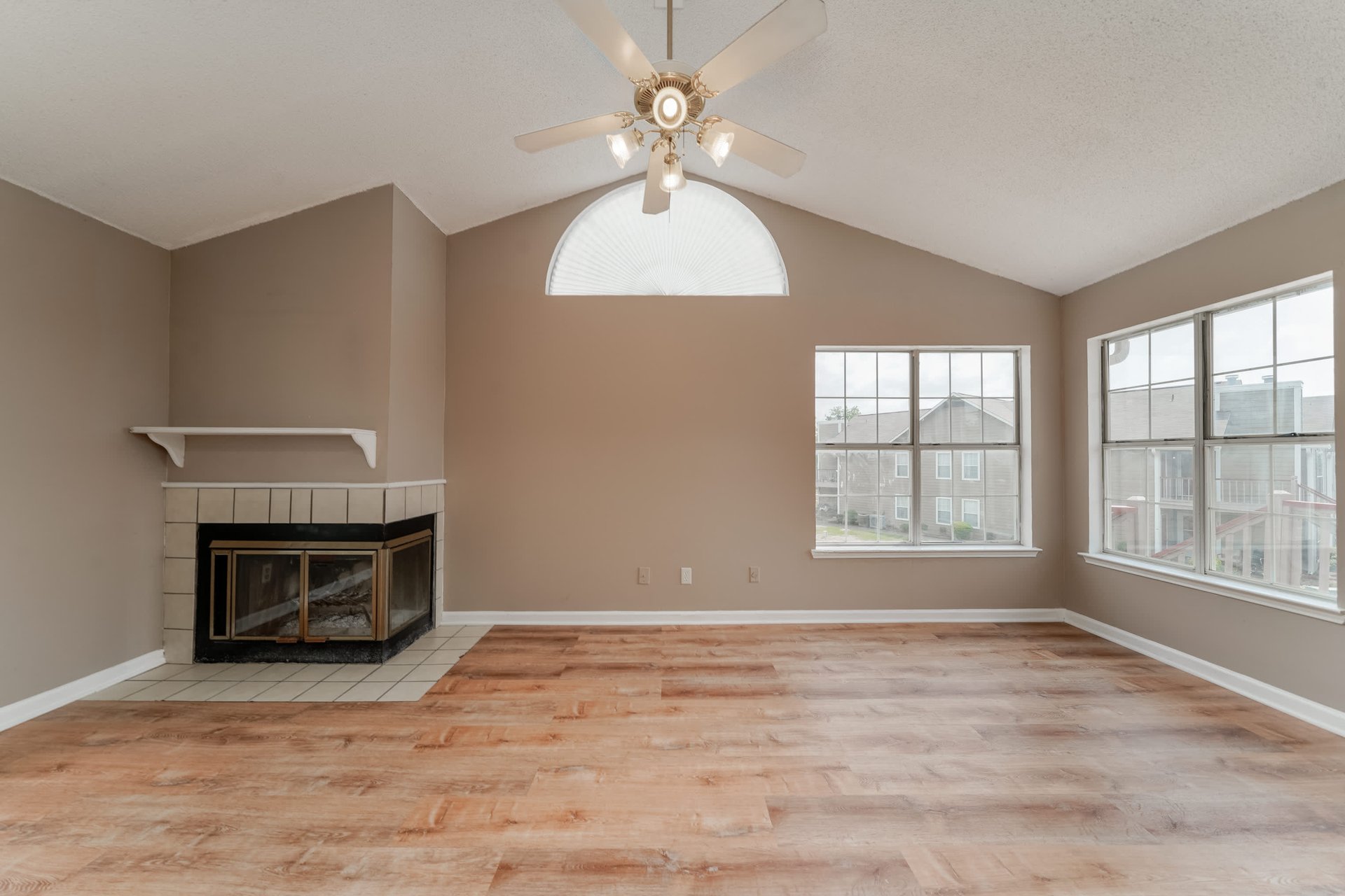 2 bedroom Condo in Madison City!!! Madison Towne Centre Community!