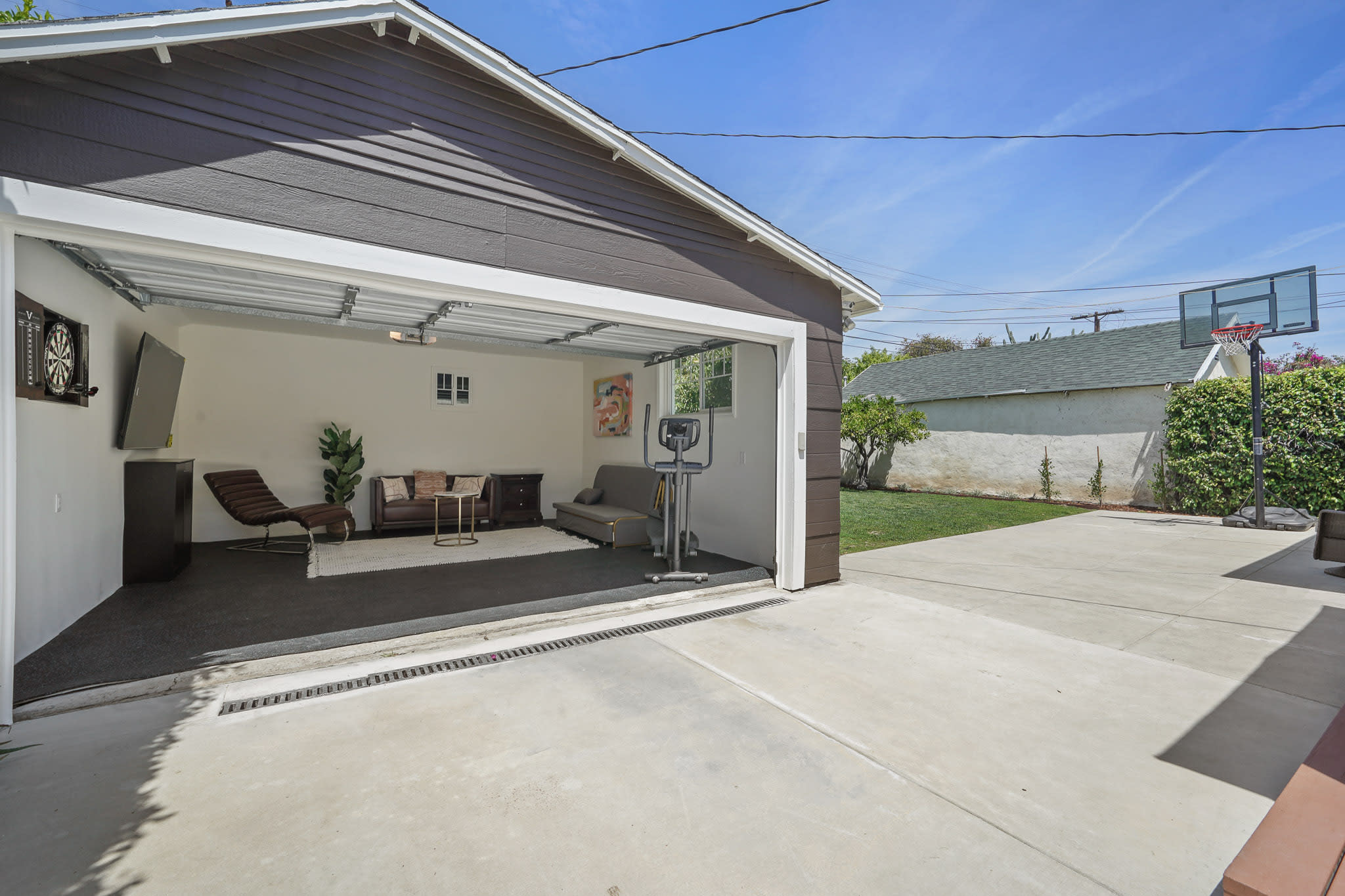 Beautifully Remodeled Home with HUGE Grassy Yard in Oxford Square