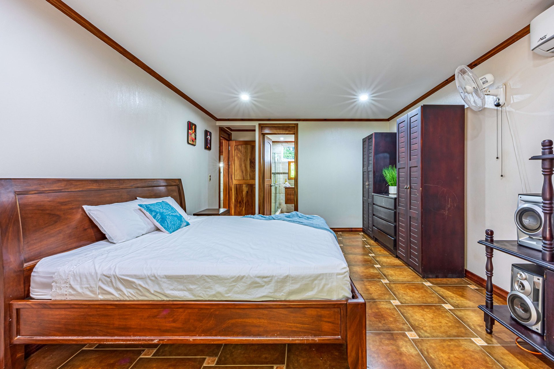 Commercial Building Opportunity in the Heart of Uvita. On Creek with Beautiful Jungle View