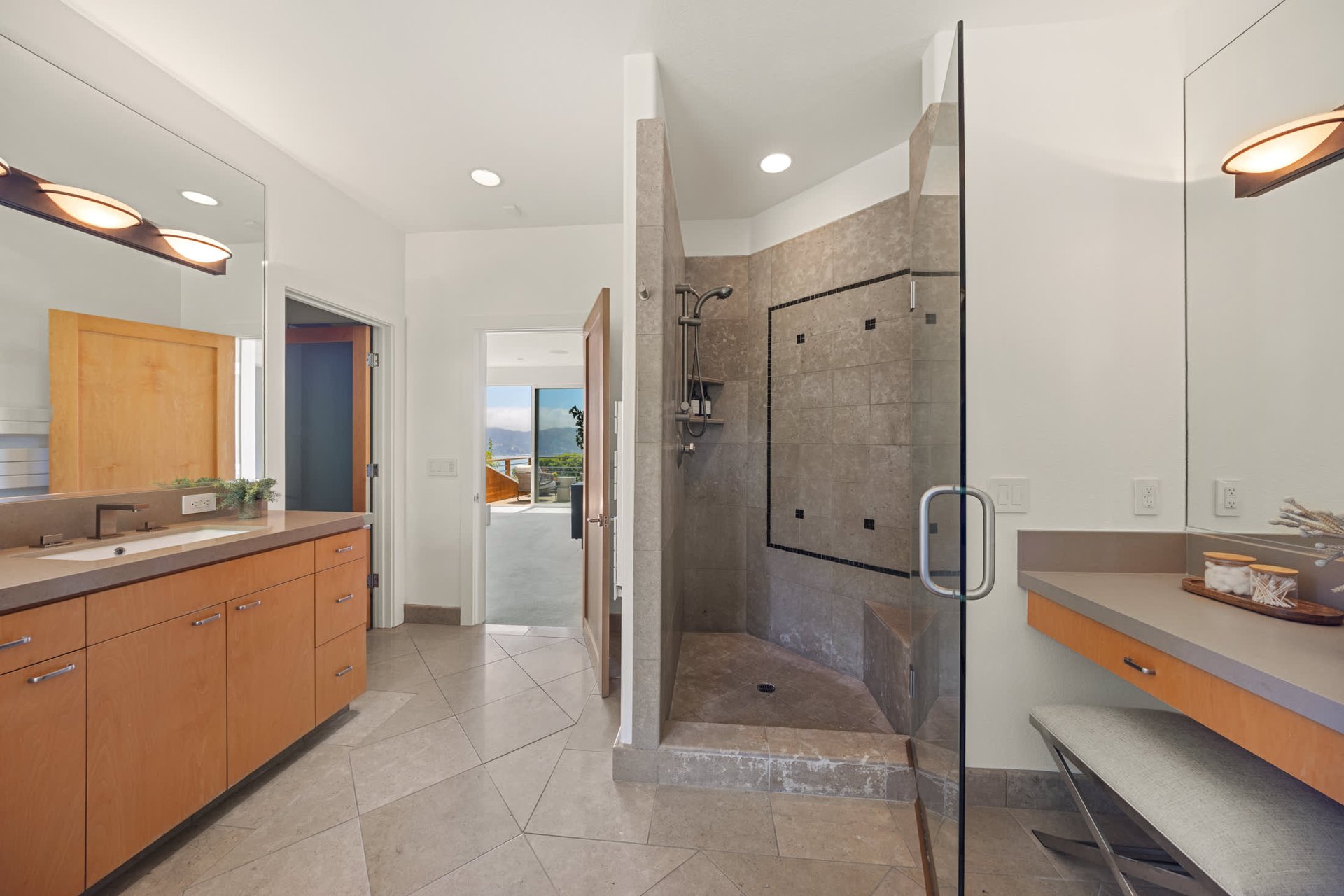 Desirable Del Mar View Residence
