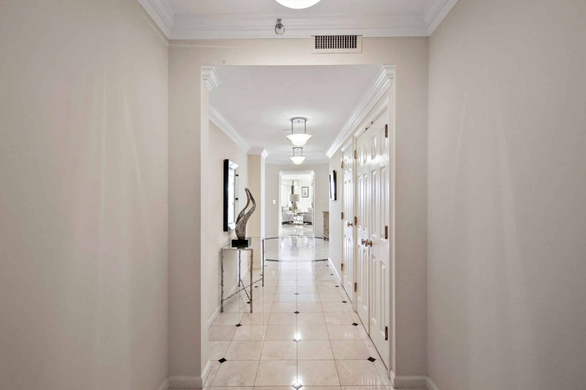 555 Laurel Ave #401