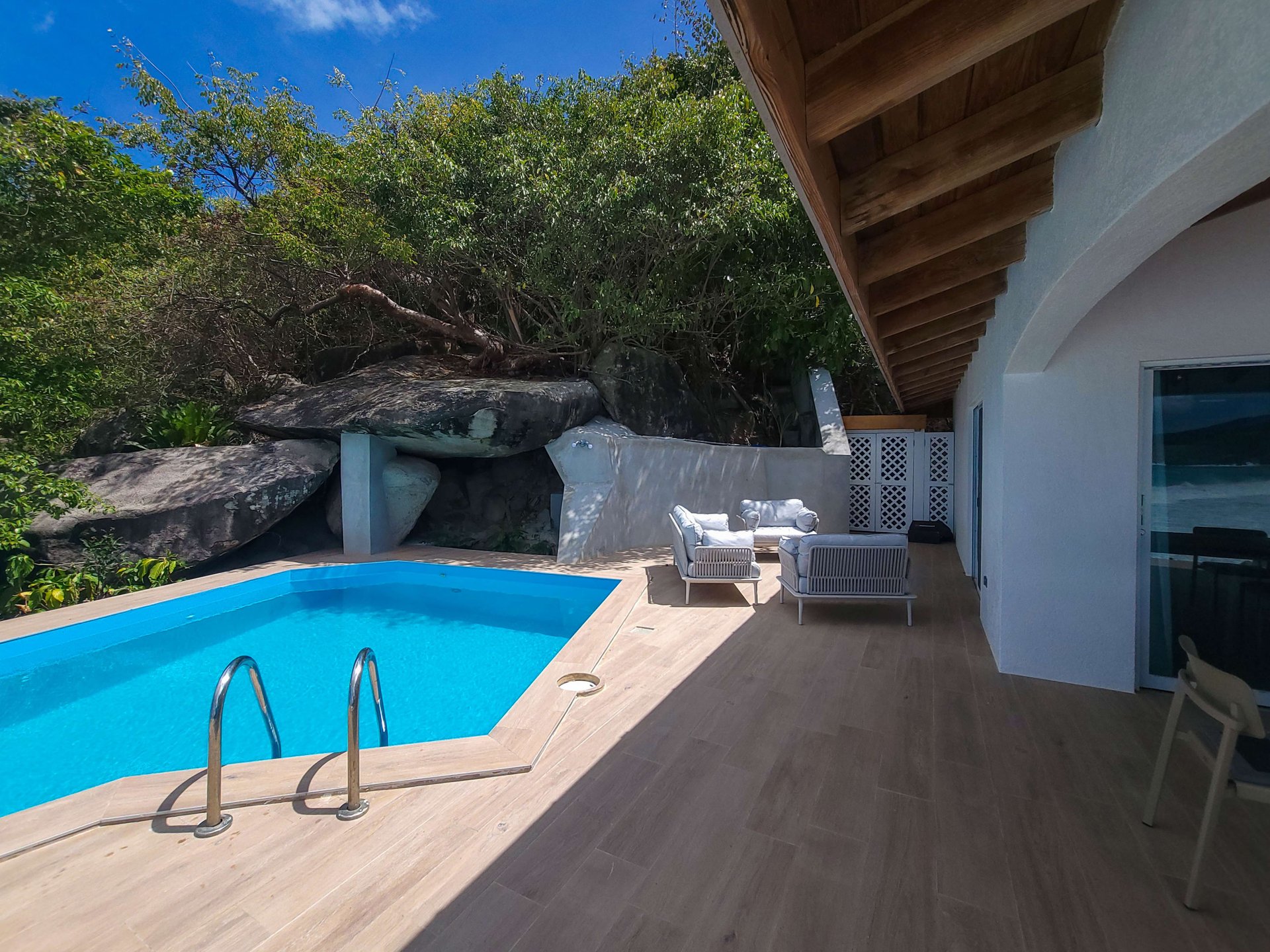 036 Villa 28 Lambert BeachFront
