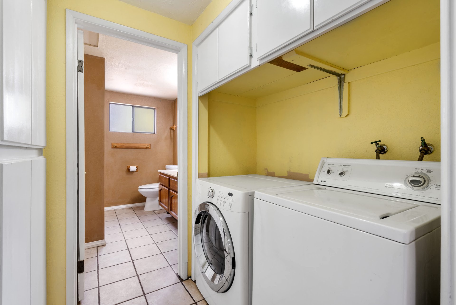 1002 Pepper Tree Ln