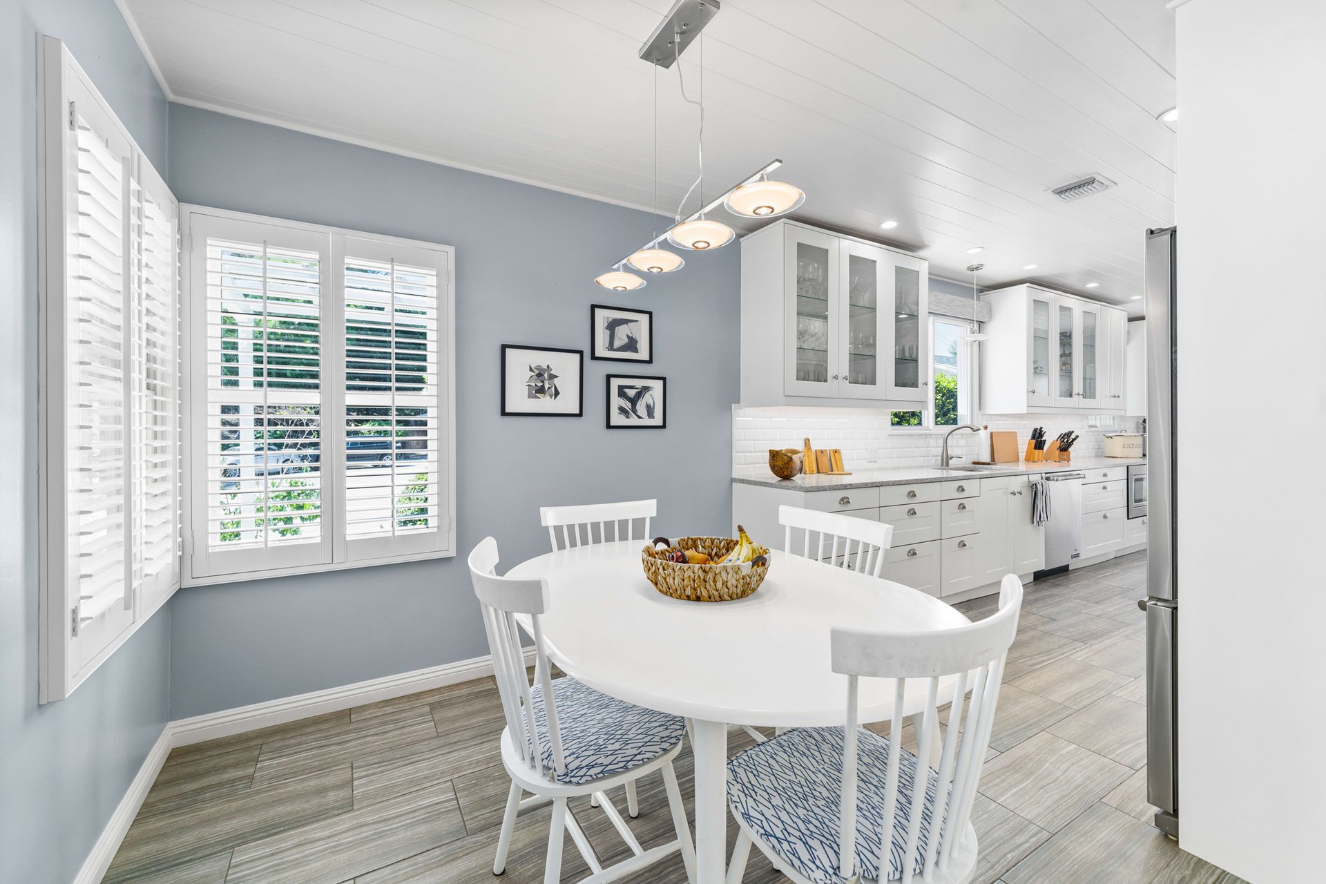 11157 Sarah St, Toluca Lake