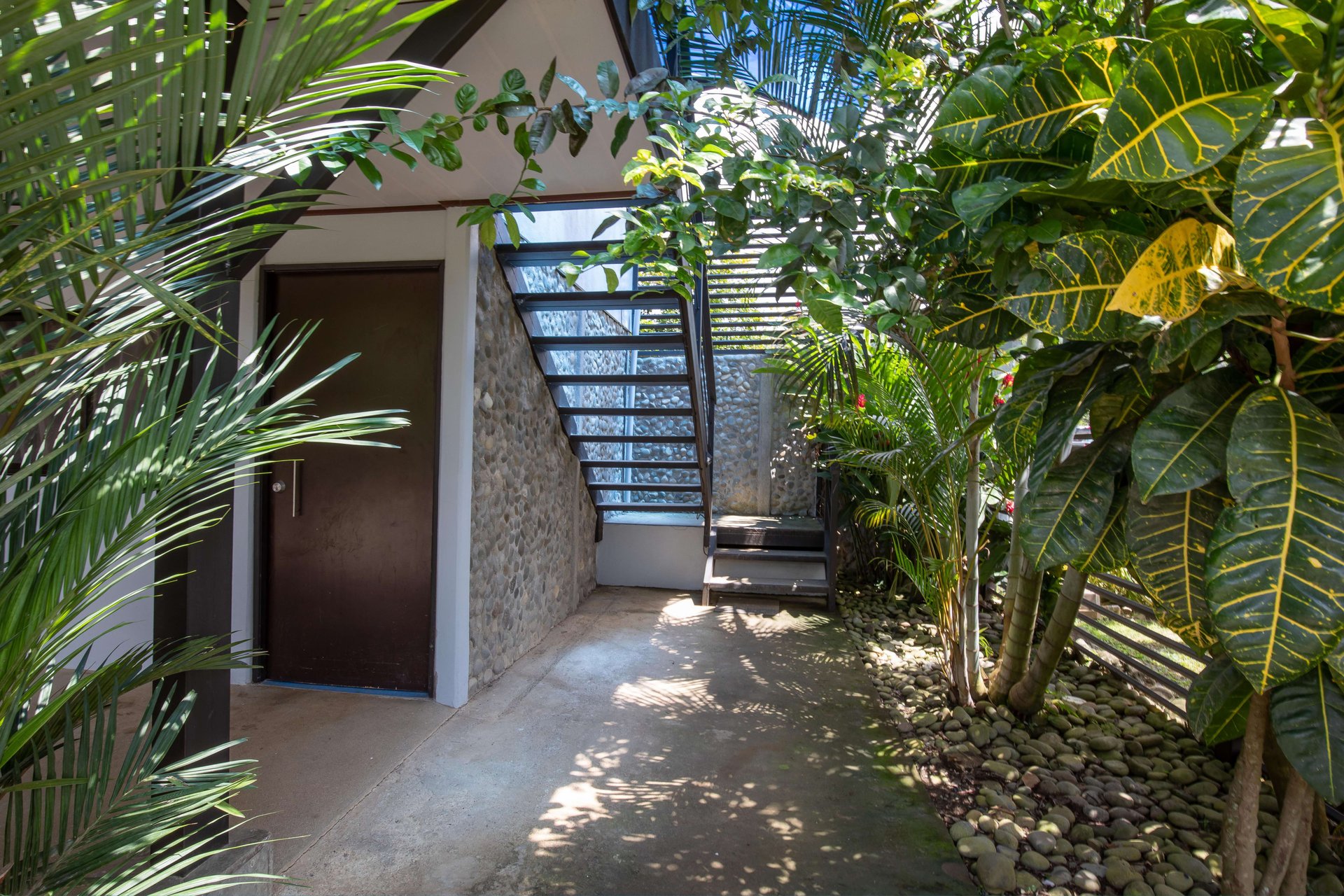 Apartment Hotel with Owners Suite, Fantastic Oportunity for Hostel in Uvita 