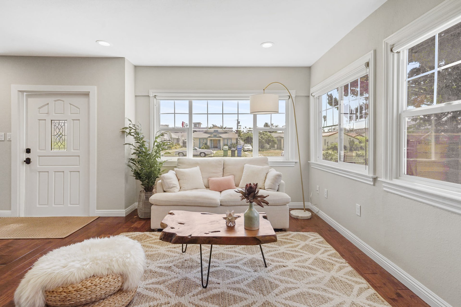 Beautifully Remodeled Home with HUGE Grassy Yard in Oxford Square