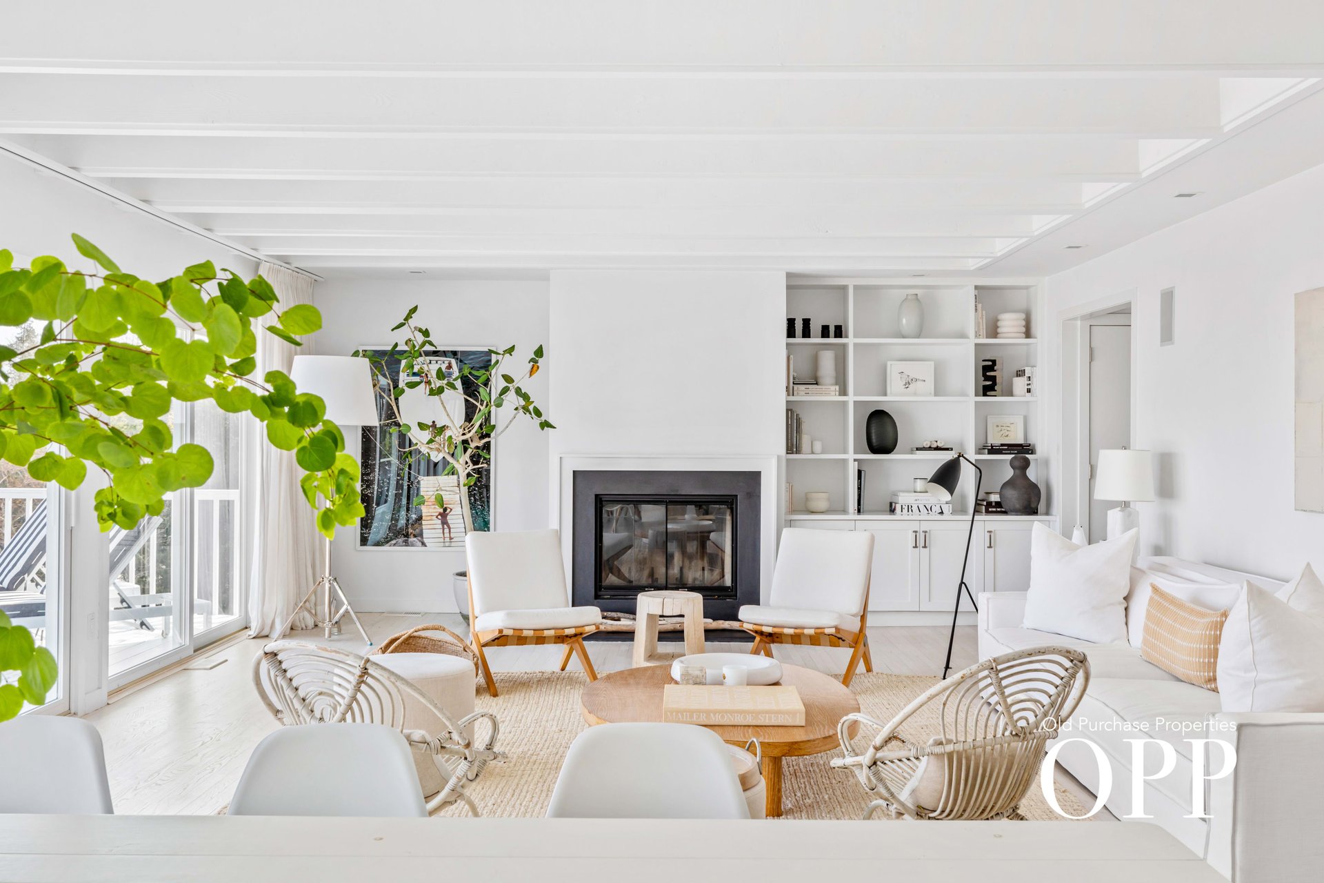 BRIGHT AND AIRY WITH WATERVIEWS